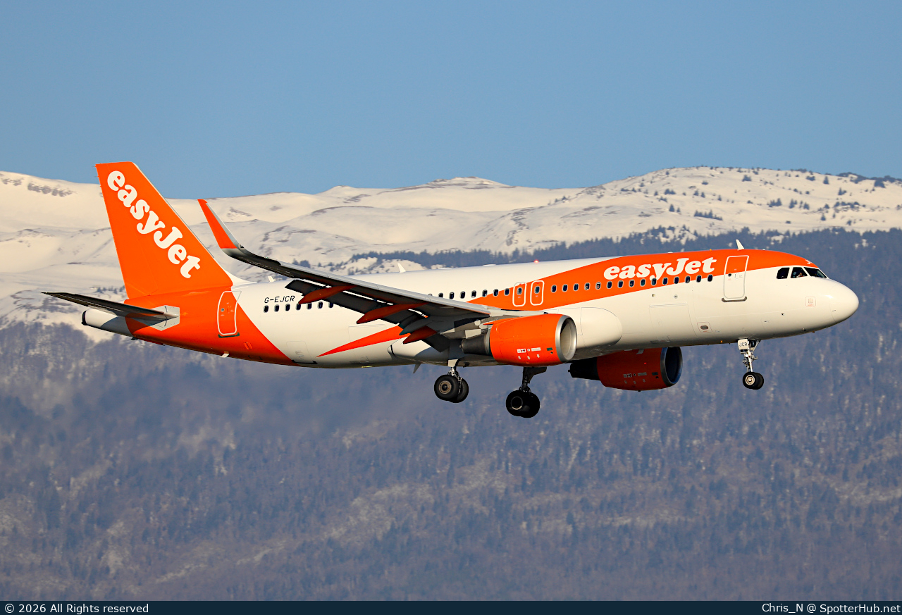 Photo of G-EJCR - Airbus A320-214 operated by easyJet