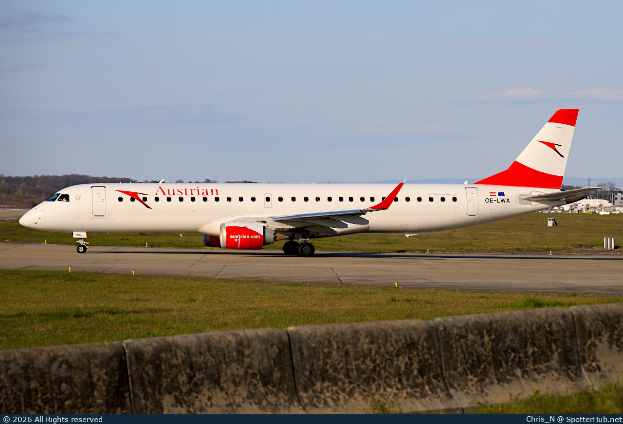 Photo of OE-LWA - Embraer ERJ-195LR operated by Austrian Airlines