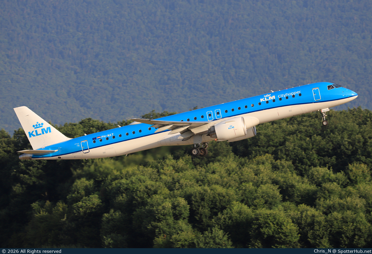 Photo of PH-NXT - Embraer ERJ-195-E2 operated by KLM Cityhopper