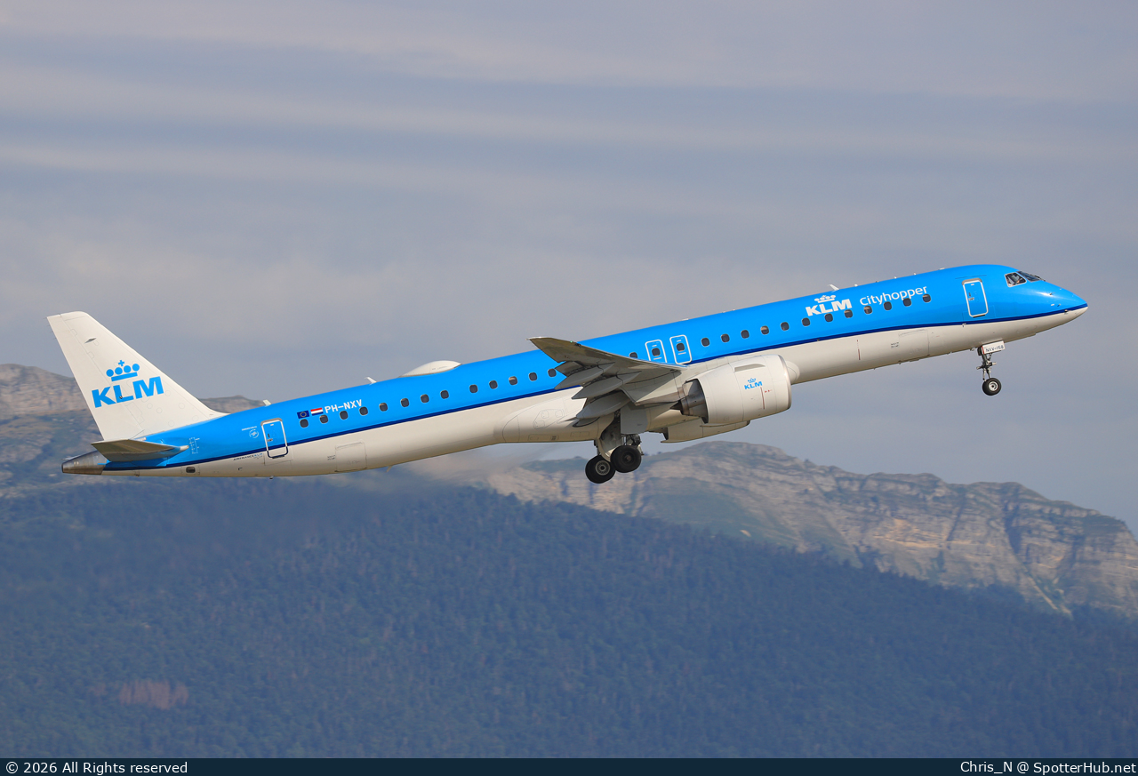 Photo of PH-NXV - Embraer ERJ-195-E2 operated by KLM Cityhopper
