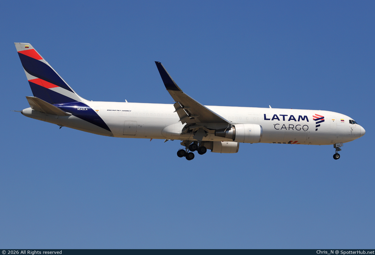 Photo of N542LA - Boeing 767-316(ER)(BCF) operated by LATAM Cargo Colombia
