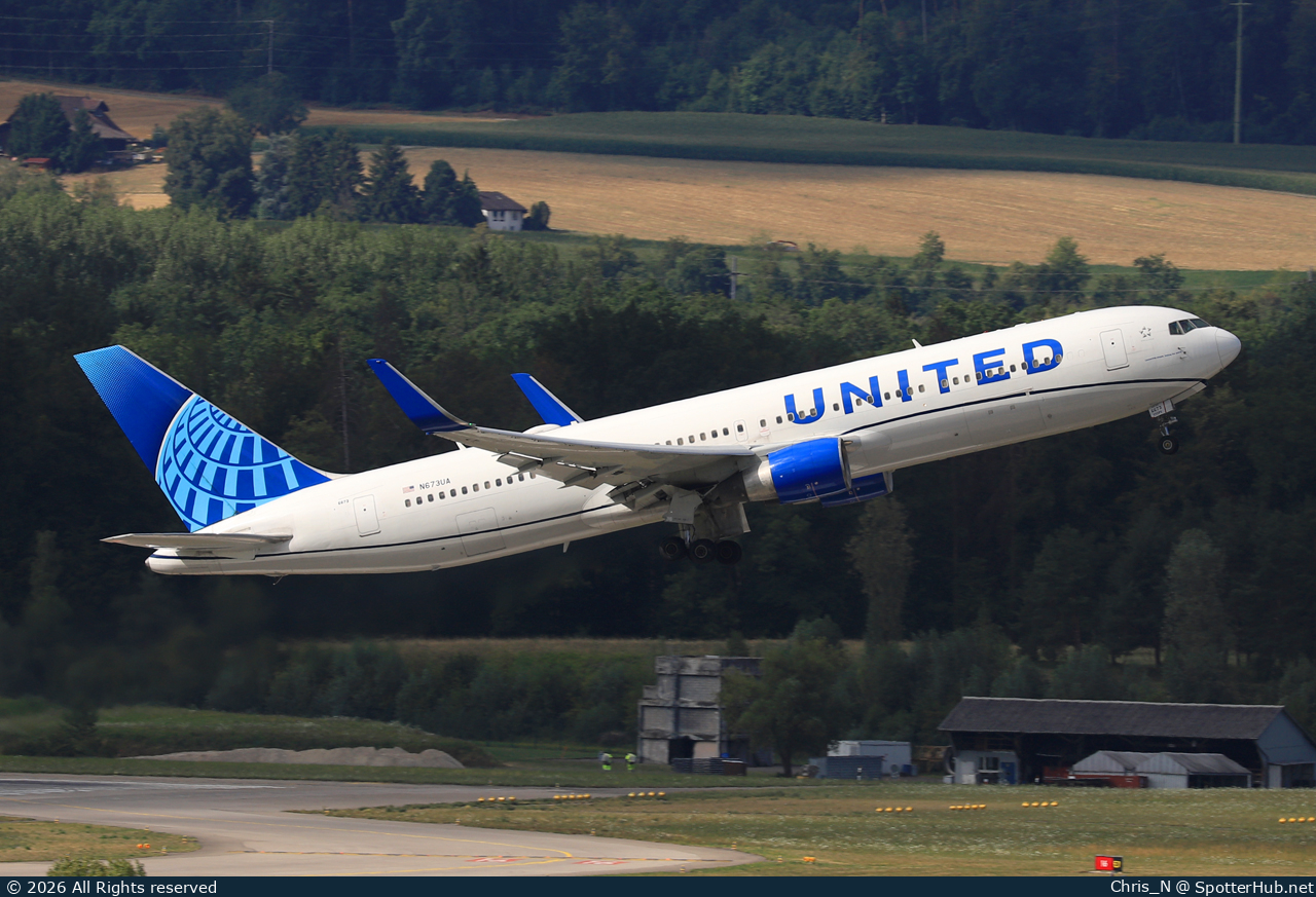 Photo of N673UA - Boeing 767-322(ER) operated by United Airlines