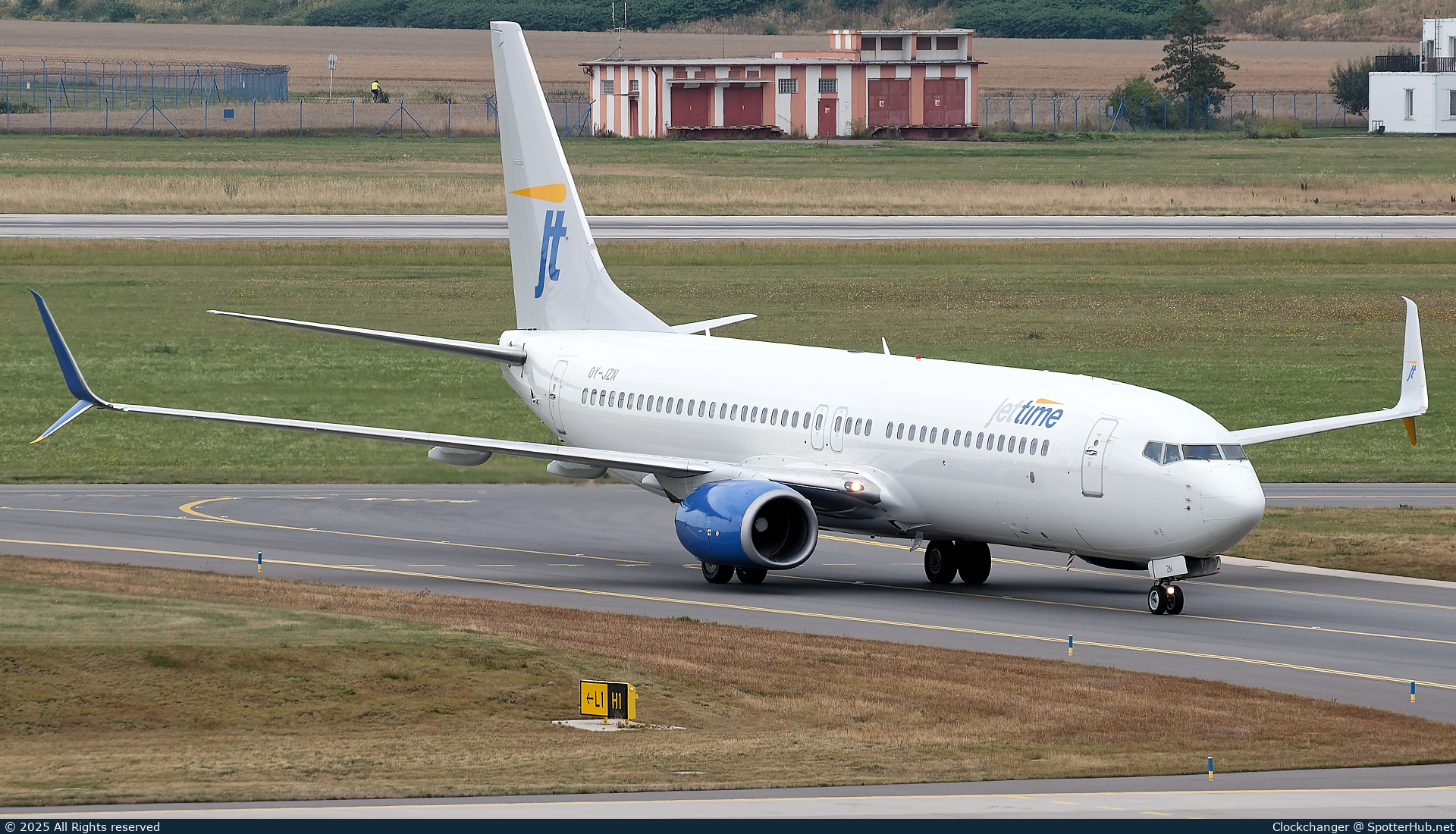 Photo of OY-JZN - Boeing 737-8K5 operated by Jettime