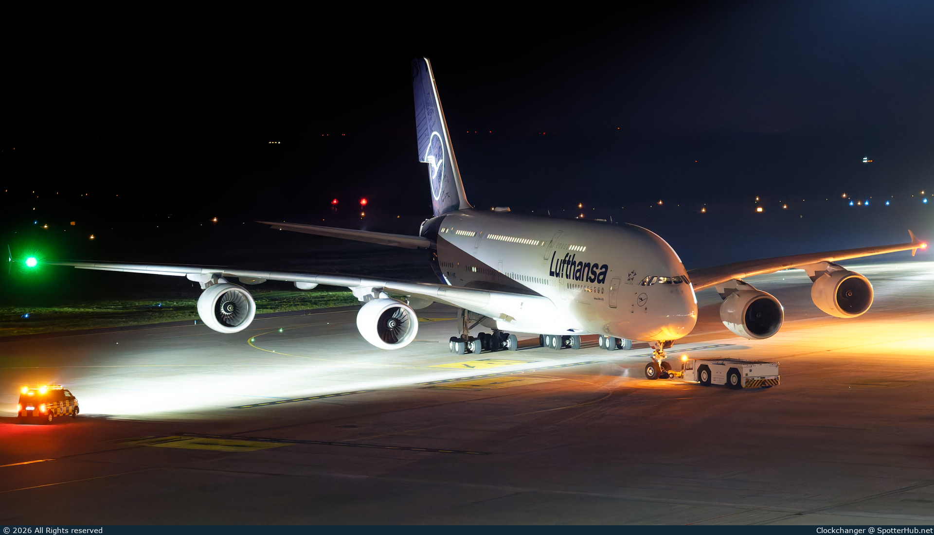 Photo of D-AIMC - Airbus A380-841 operated by Lufthansa