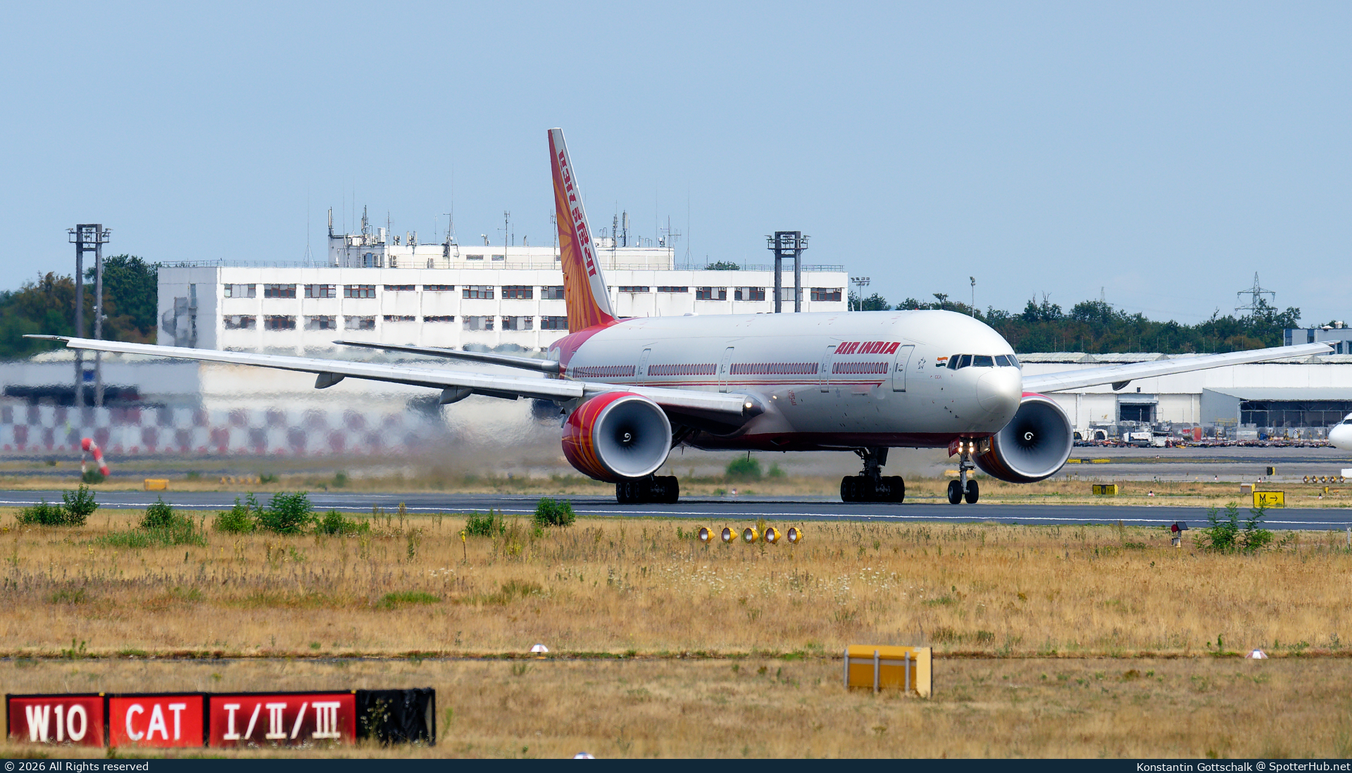 Photo of VT-ALL - Boeing 777-337(ER) operated by Air India