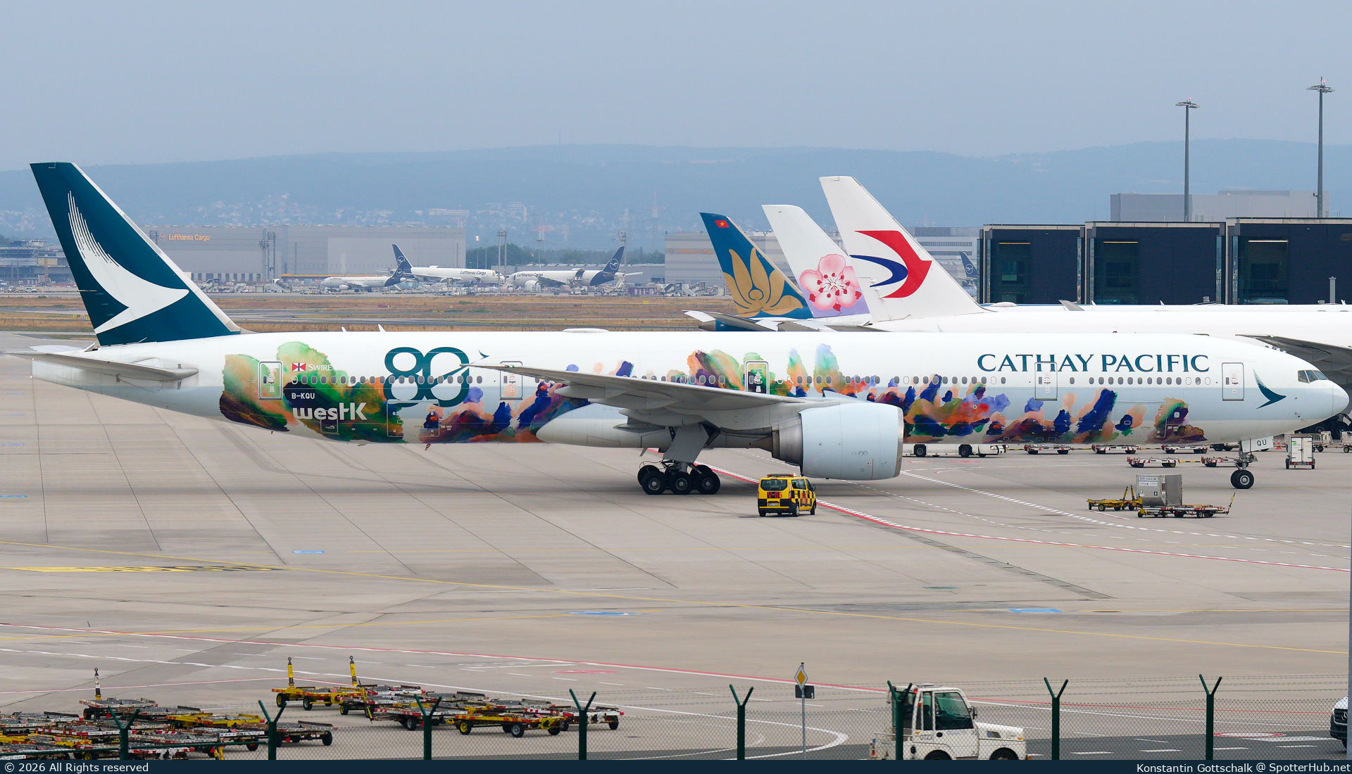 Photo of B-KQU - Boeing 777-367(ER) operated by Cathay Pacific Airways
