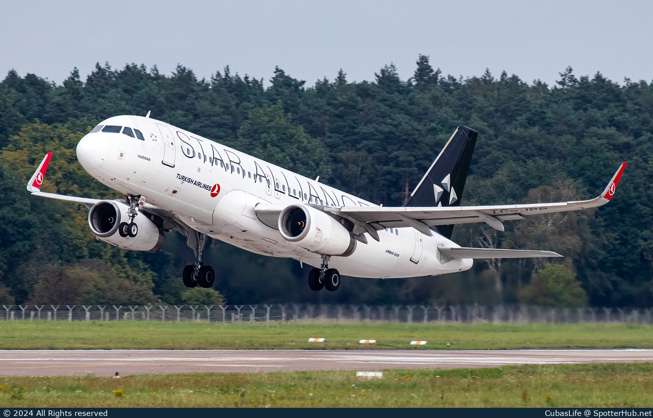 Photo of TC-JPP - Airbus A320-232 operated by Turkish Airlines