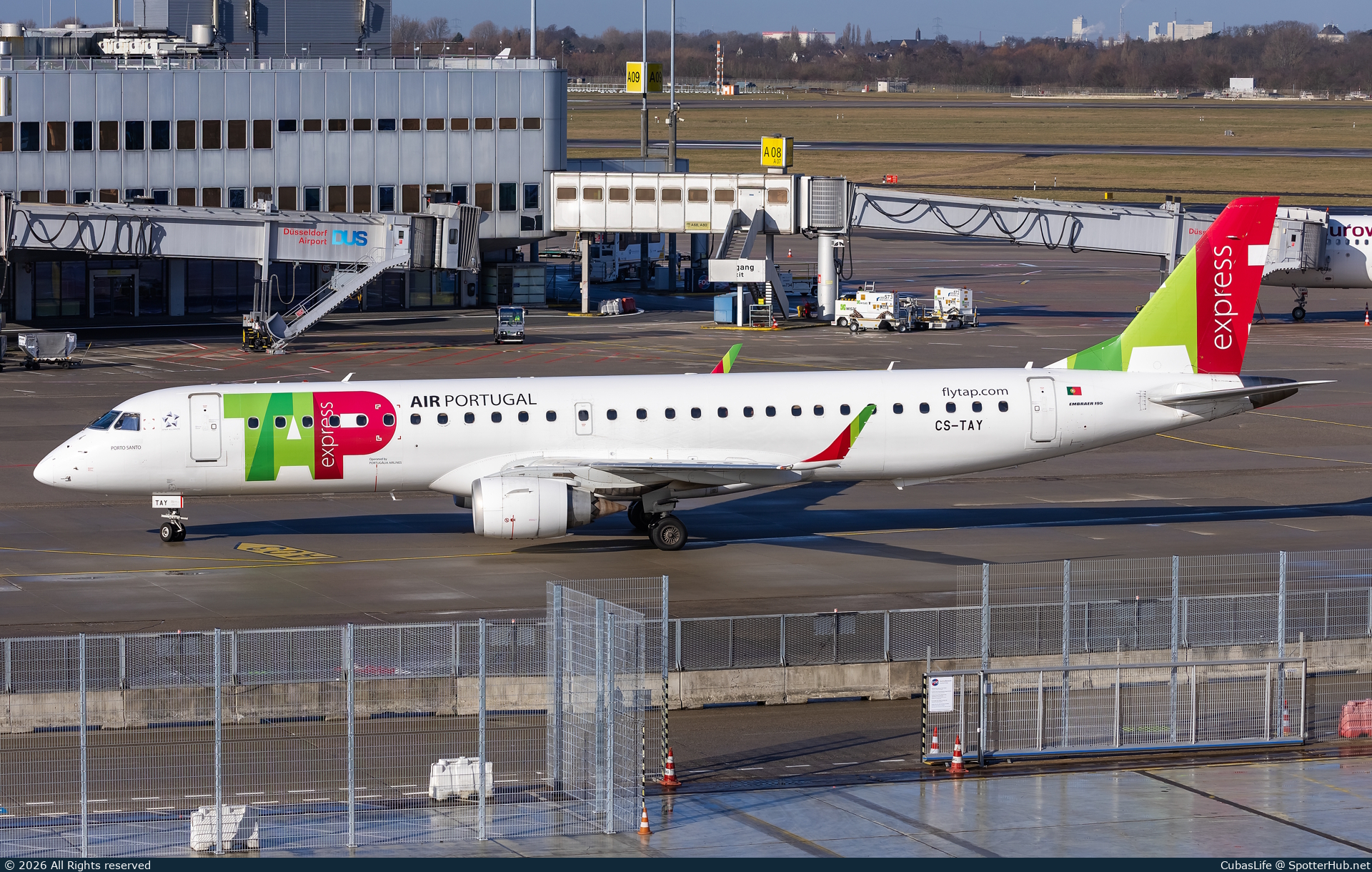 Photo of CS-TAY - Embraer ERJ-195LR operated by TAP Express (opb Portugália Airlines)