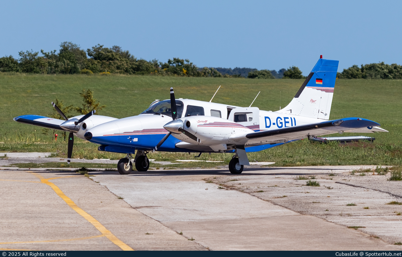 Photo of D-GEIL - Piper PA-34-220T Seneca IV operated by Private