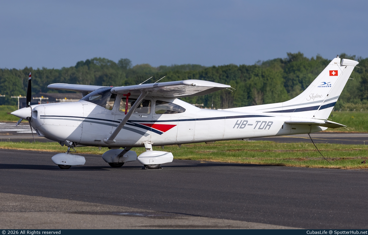 Photo of HB-TDR - Cessna 182S Skylane operated by Air Fribourg Services