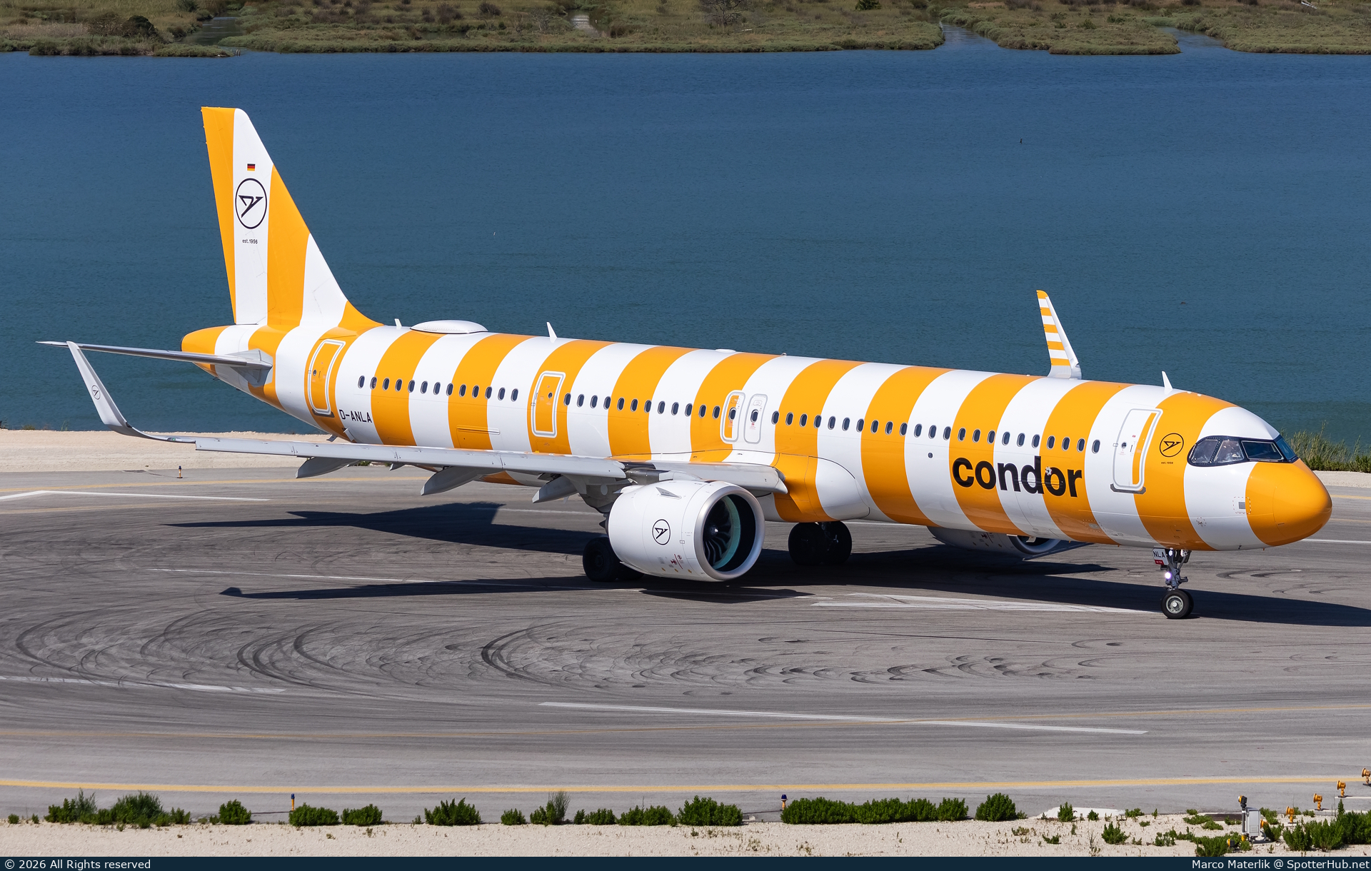 Photo of D-ANLA - Airbus A321-271NX operated by Condor