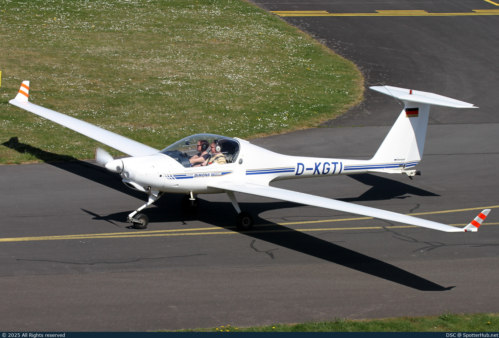 Photo of D-KGTI - Diamond HK36TTC Super Dimona operated by Sportflug Niederberg