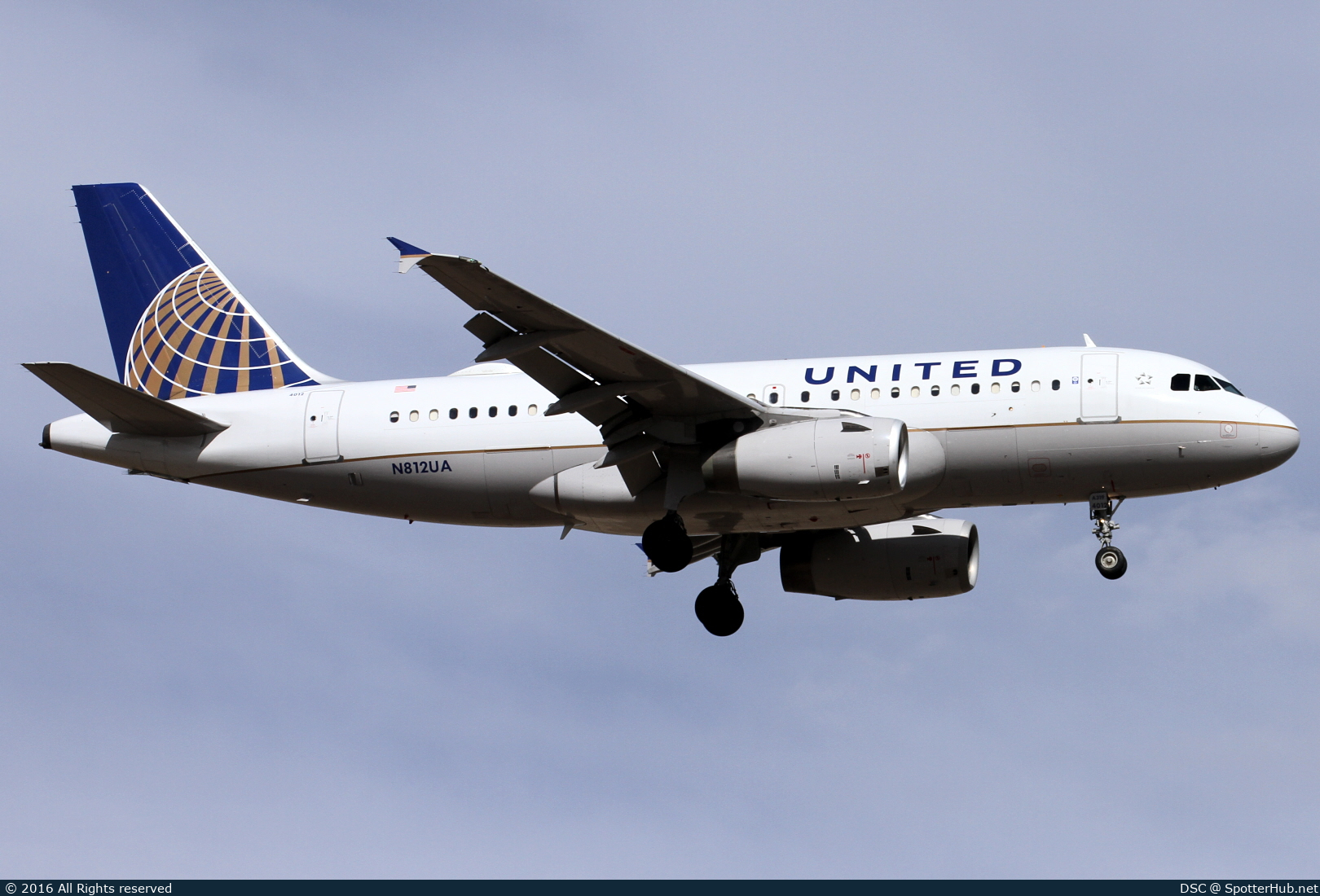 Photo of N812UA - Airbus A319-131 operated by United Airlines