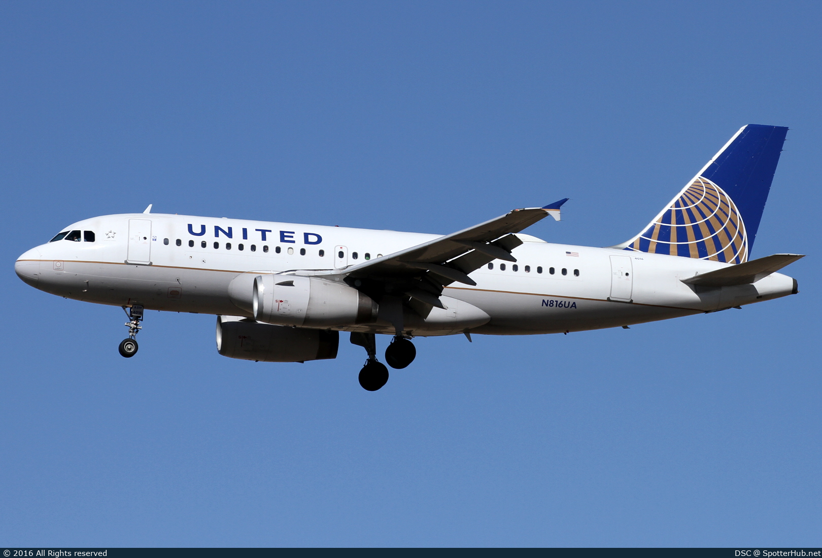 Photo of N816UA - Airbus A319-131 operated by United Airlines
