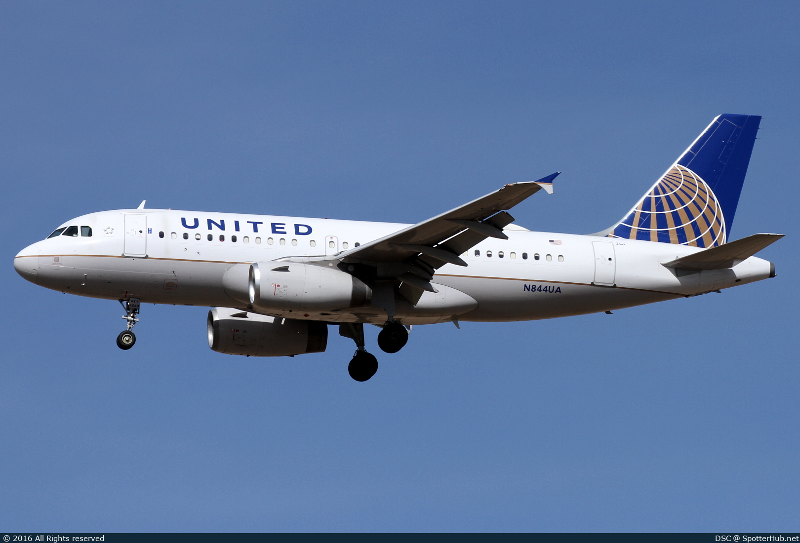 Photo of N844UA - Airbus A319-131 operated by United Airlines