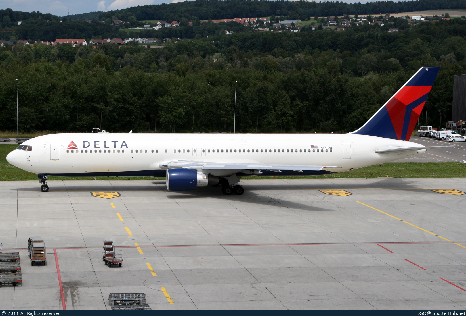 Photo of N171DN - Boeing 767-332(ER) operated by Delta Air Lines