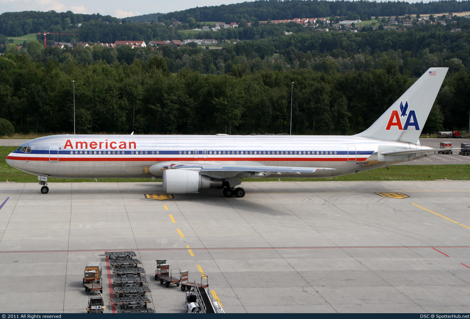 Photo of N39365 - Boeing 767-323(ER) operated by American Airlines