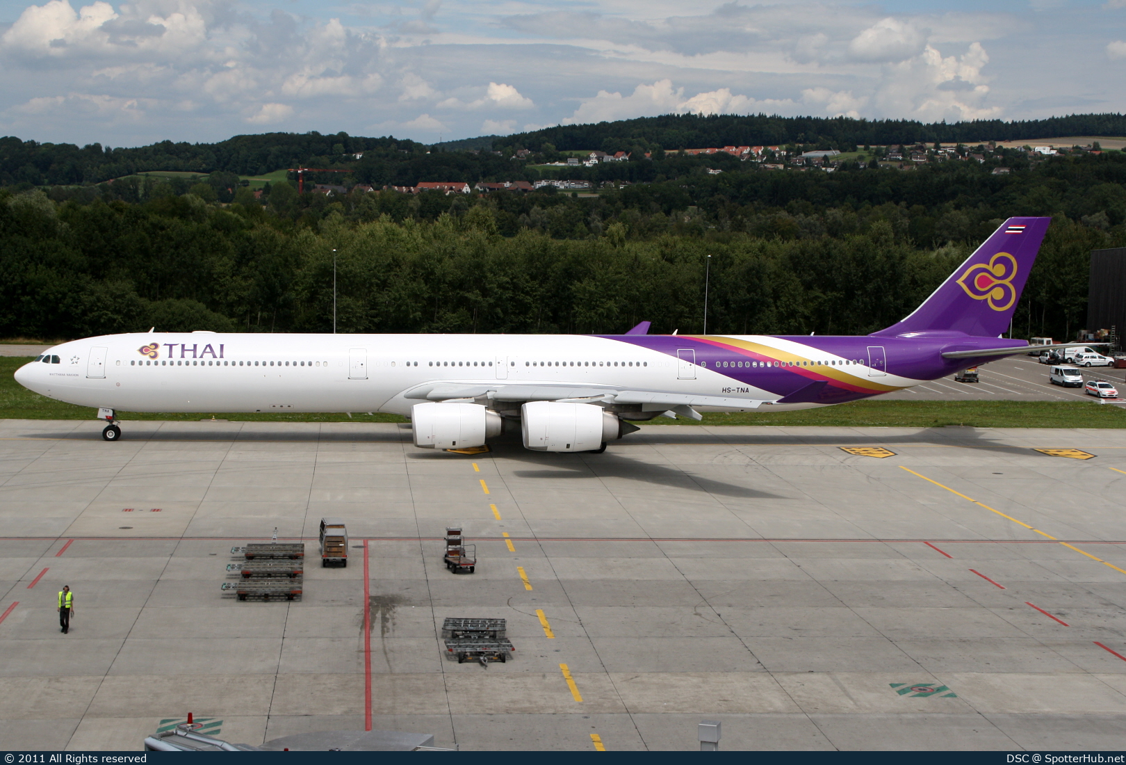 Photo of HS-TNA - Airbus A340-642 operated by Thai Airways International