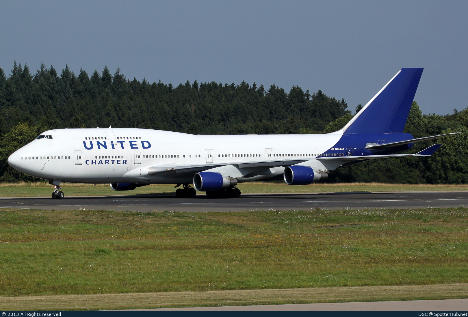 Photo of N194UA - Boeing 747-422 operated by United Airlines