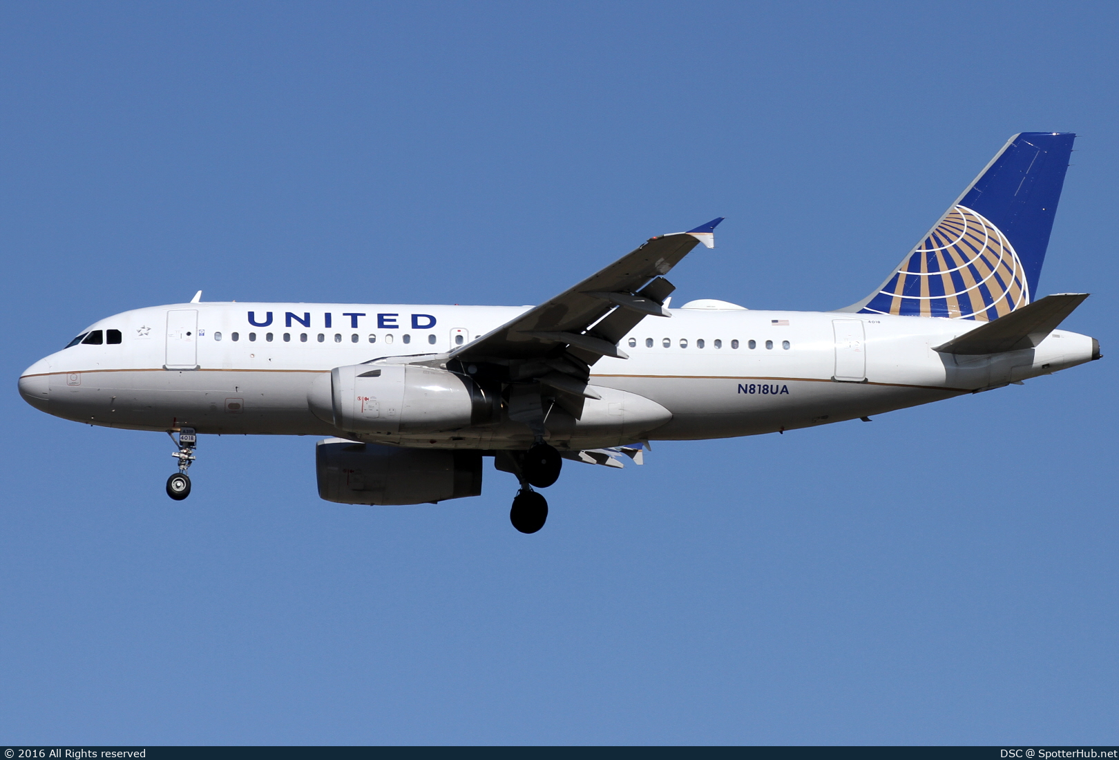Photo of N818UA - Airbus A319-131 operated by United Airlines