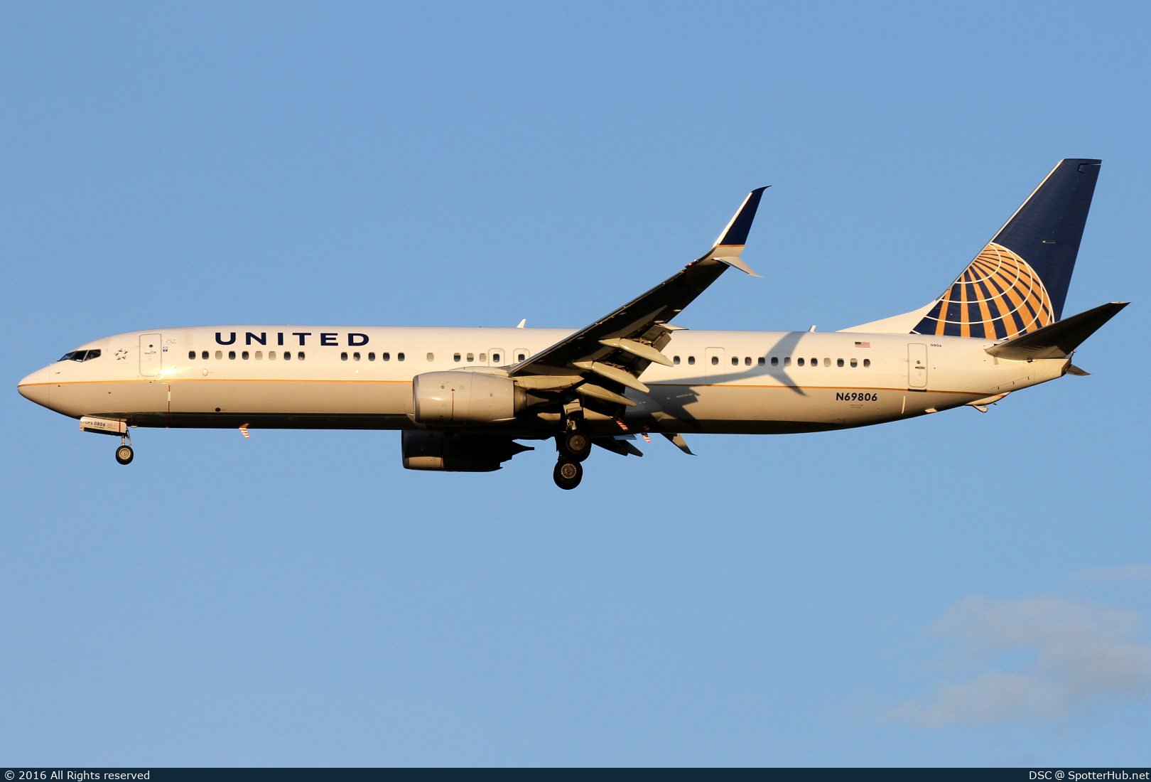 Photo of N69806 - Boeing 737-924(ER) operated by United Airlines