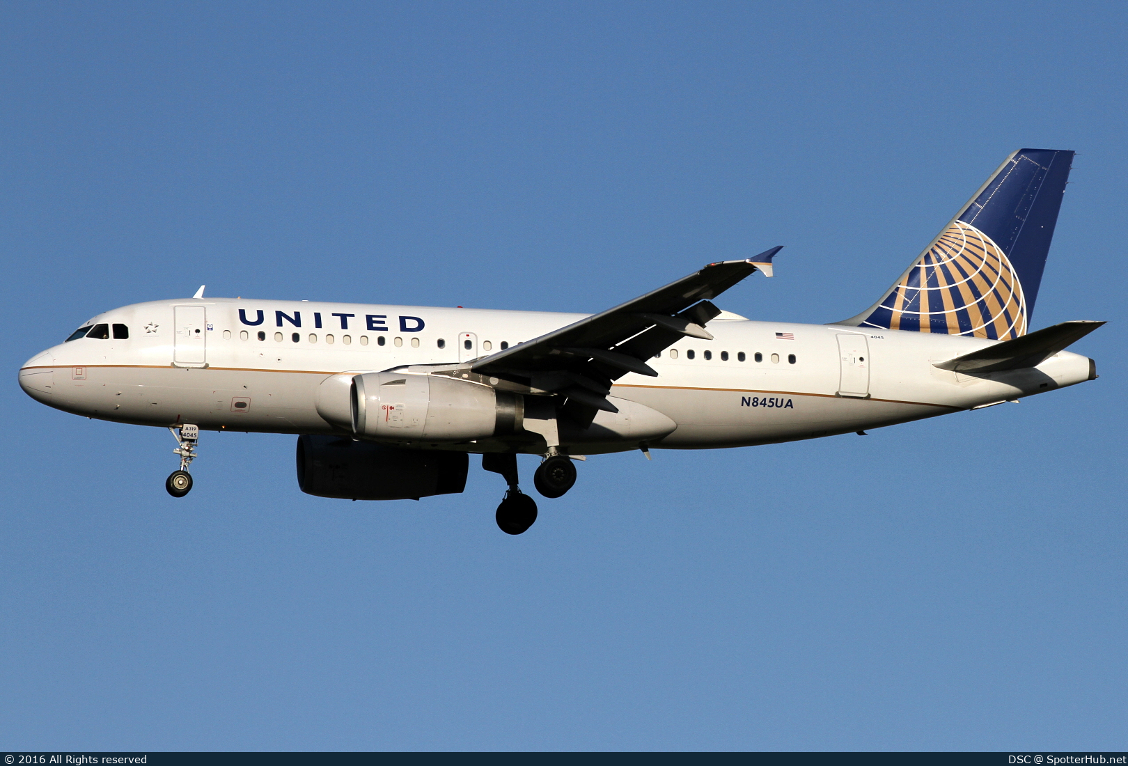 Photo of N845UA - Airbus A319-131 operated by United Airlines