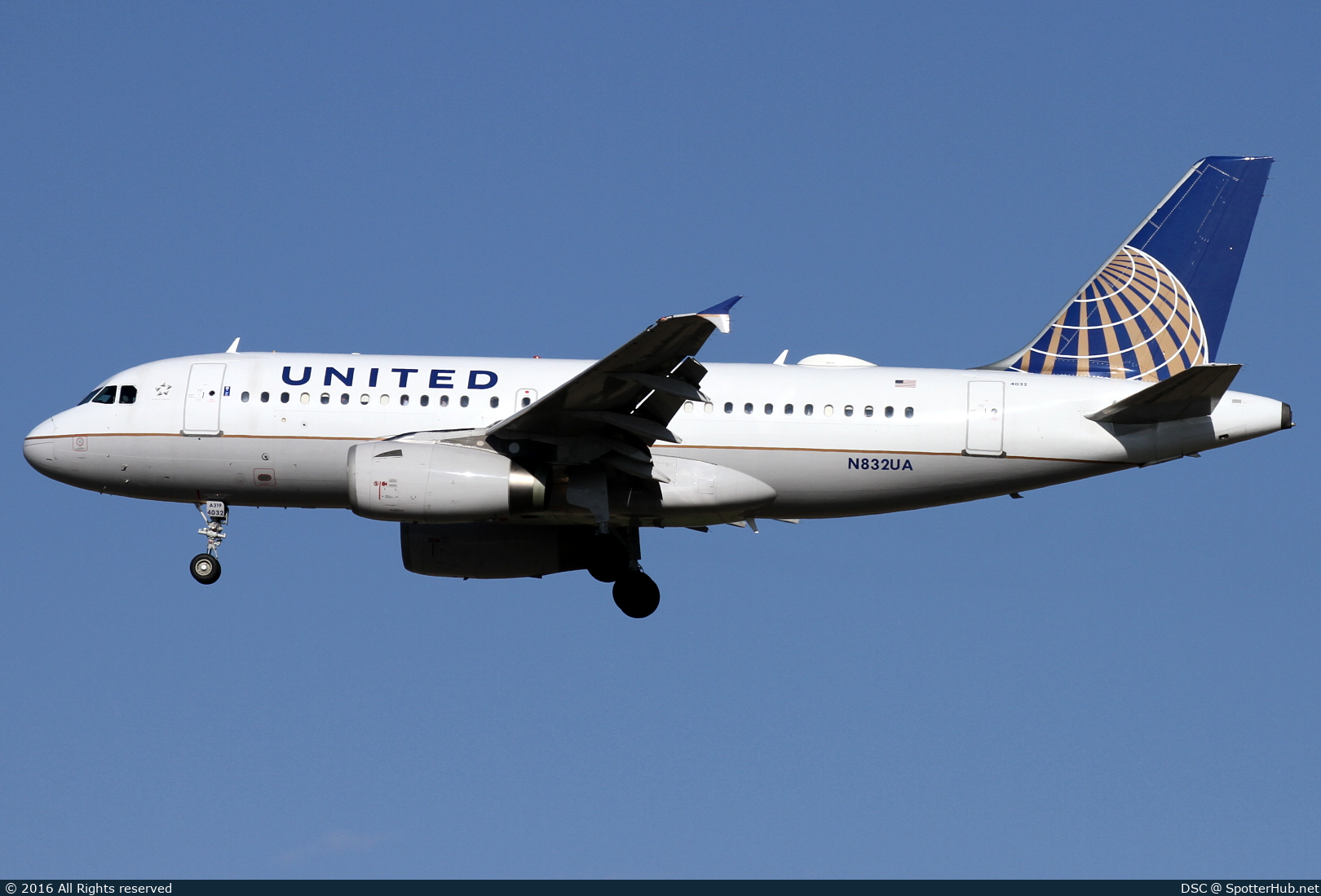 Photo of N832UA - Airbus A319-131 operated by United Airlines