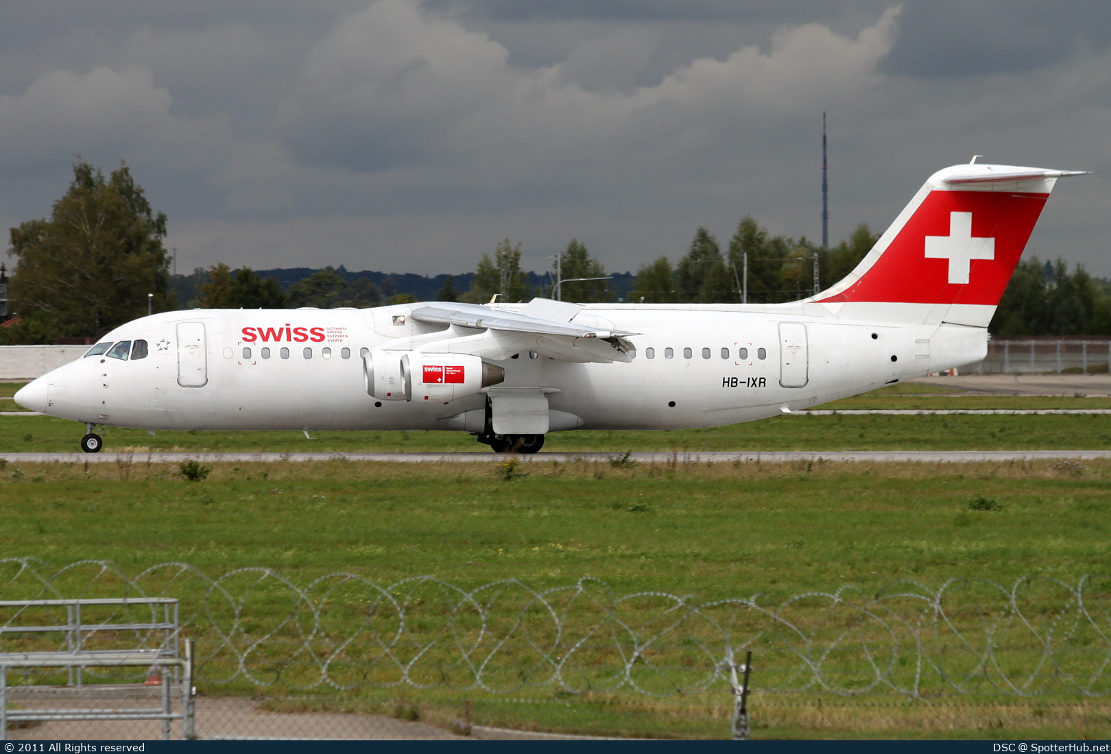 Photo of HB-IXR - British Aerospace Avro RJ100 operated by Swiss International Air Lines