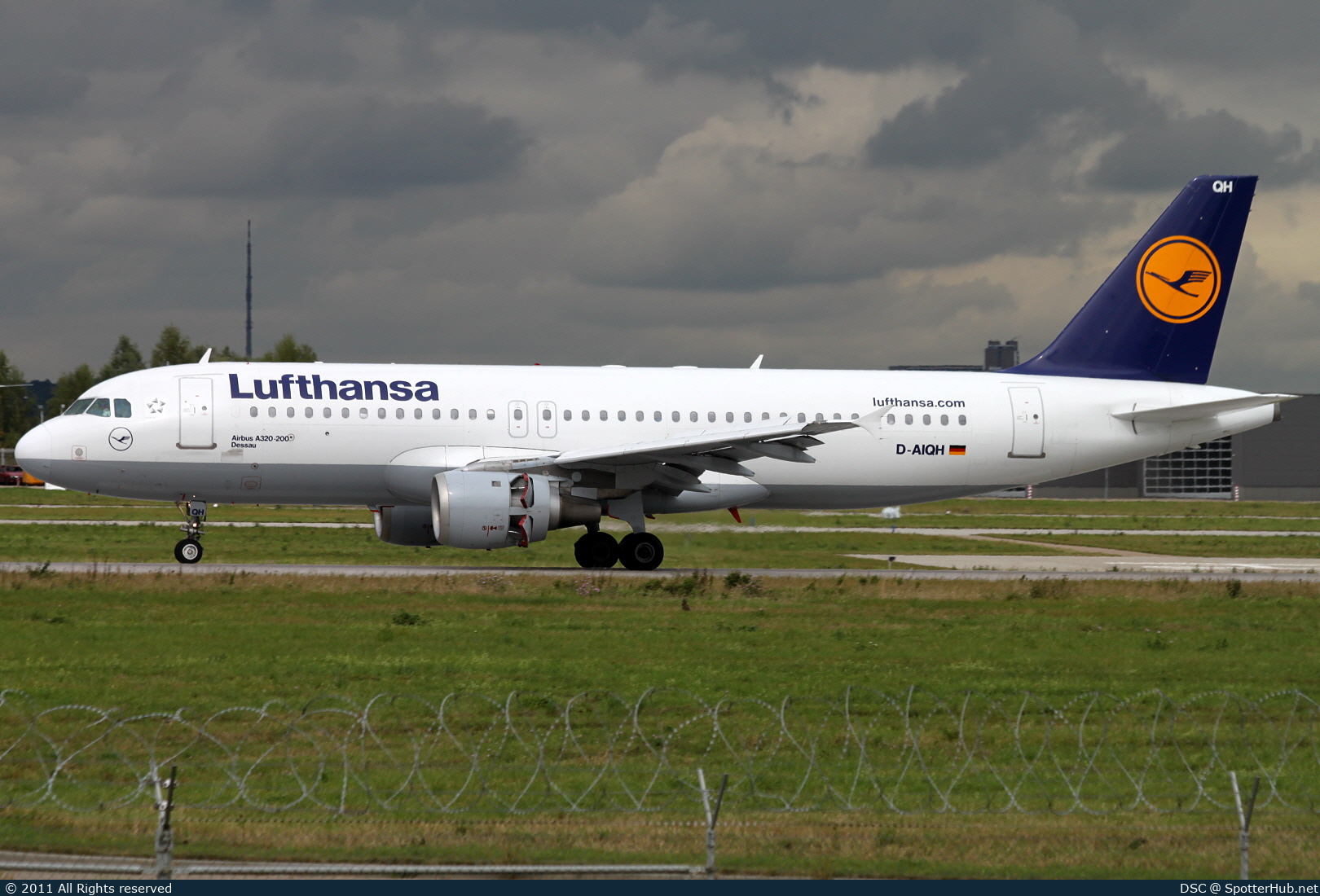 Photo of D-AIQH - Airbus A320-211 operated by Lufthansa