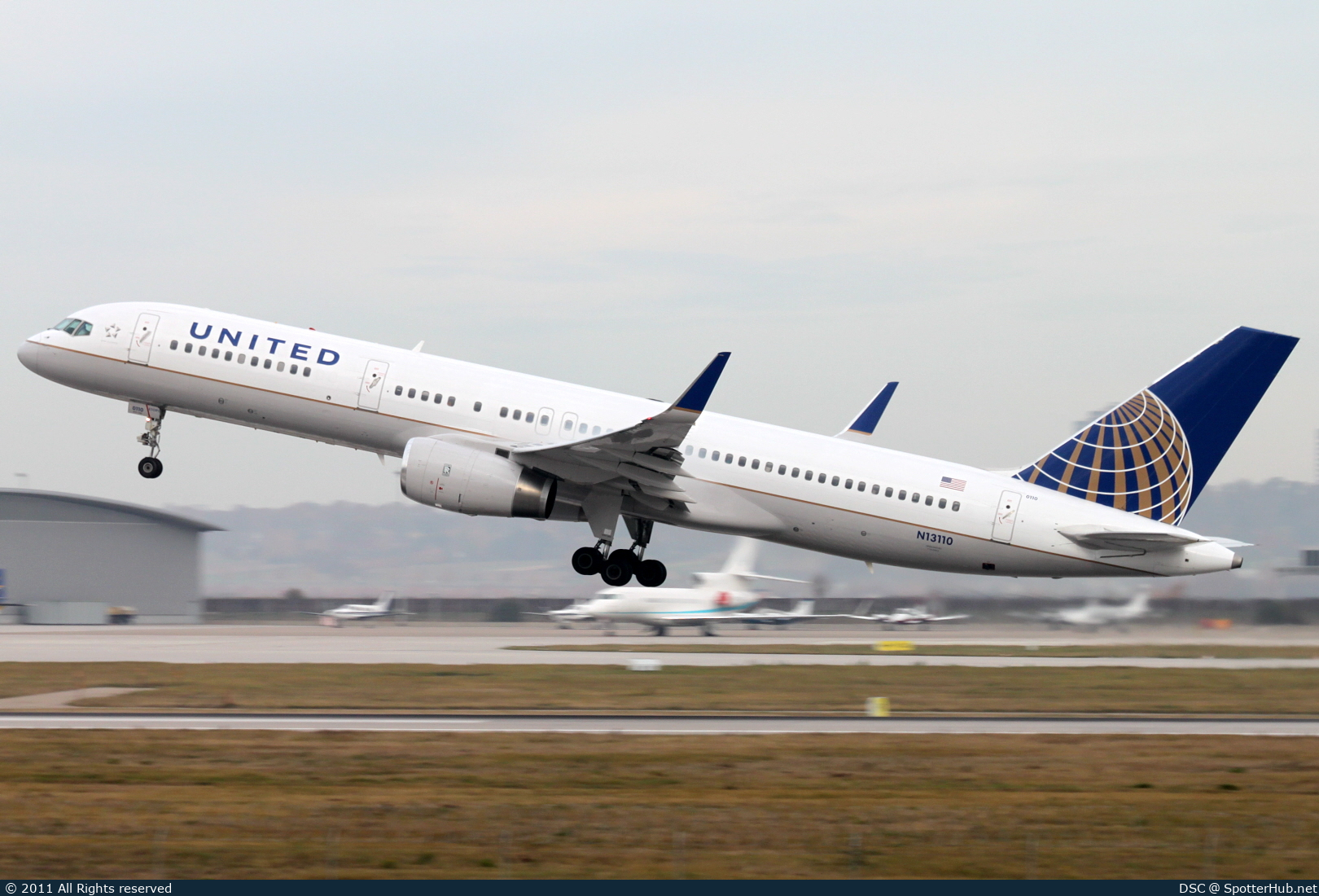 Photo of N13110 - Boeing 757-224 operated by United Airlines