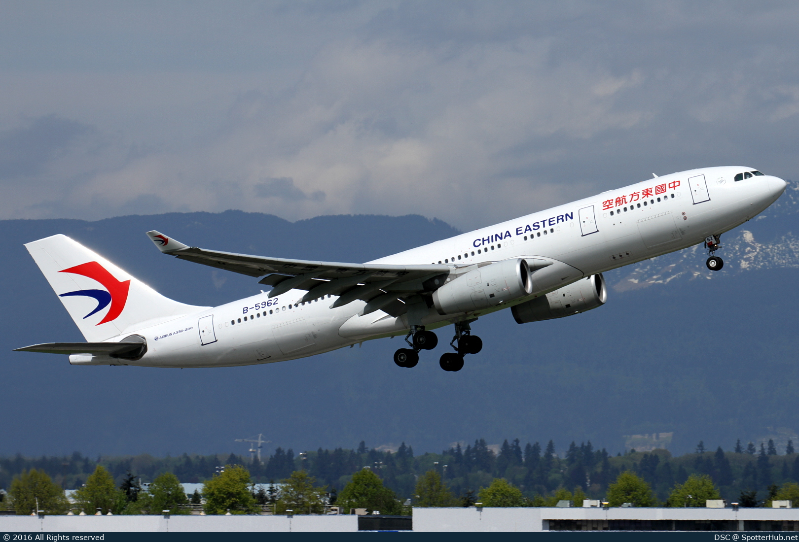 Photo of B-5962 - Airbus A330-243 operated by China Eastern Airlines