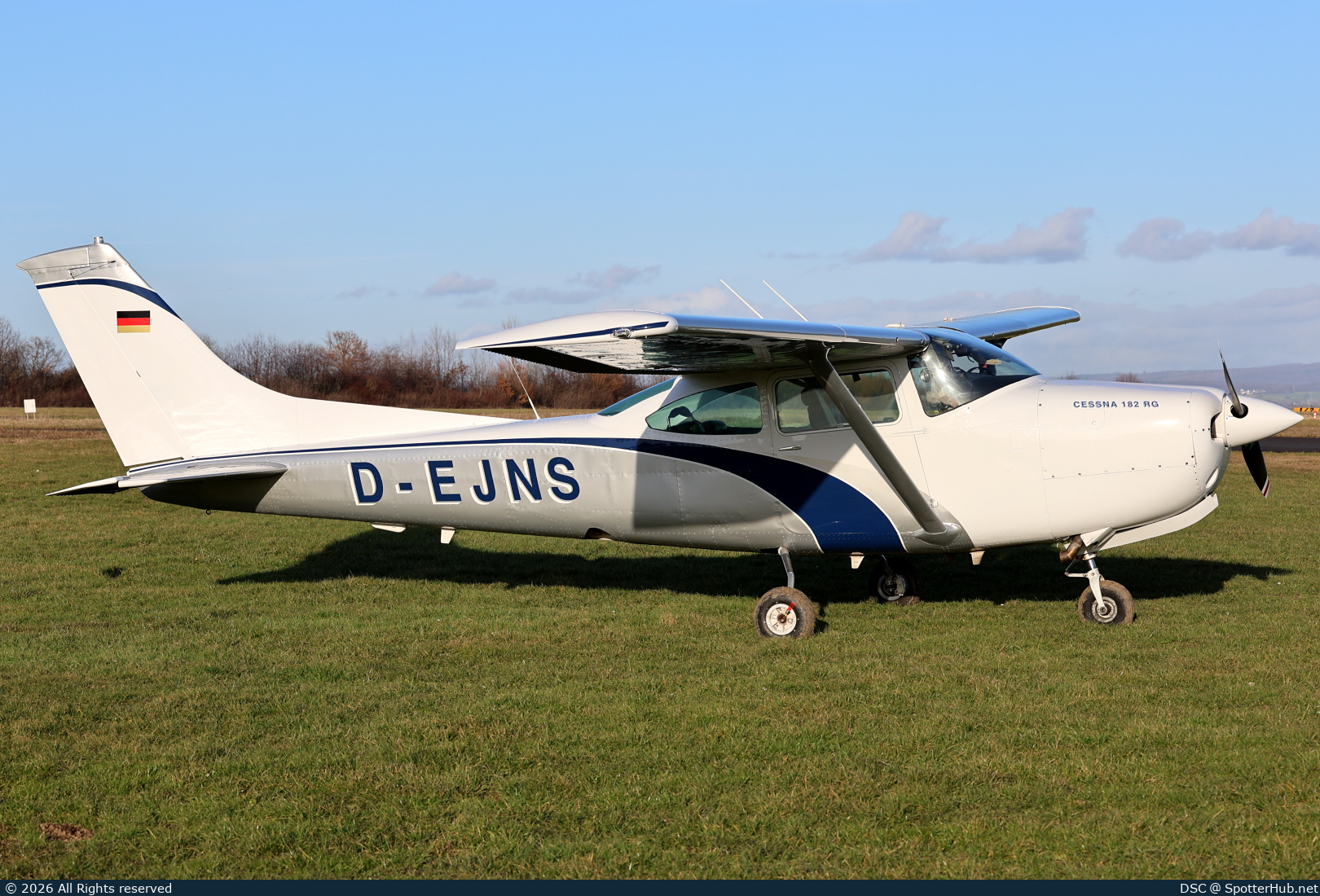 Photo of D-EJNS - Reims-Cessna FR182 Skylane RG operated by Luftsportverein Rietberg