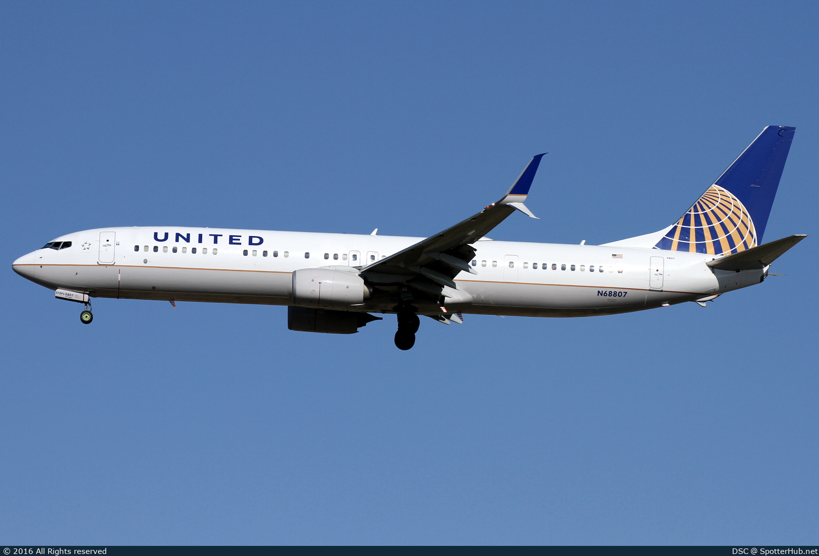 Photo of N68807 - Boeing 737-924(ER) operated by United Airlines
