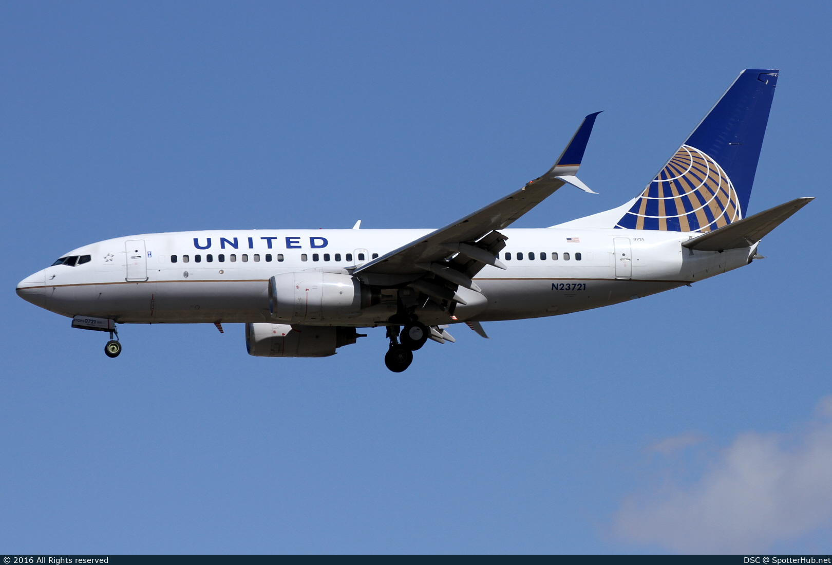 Photo of N23721 - Boeing 737-724 operated by United Airlines
