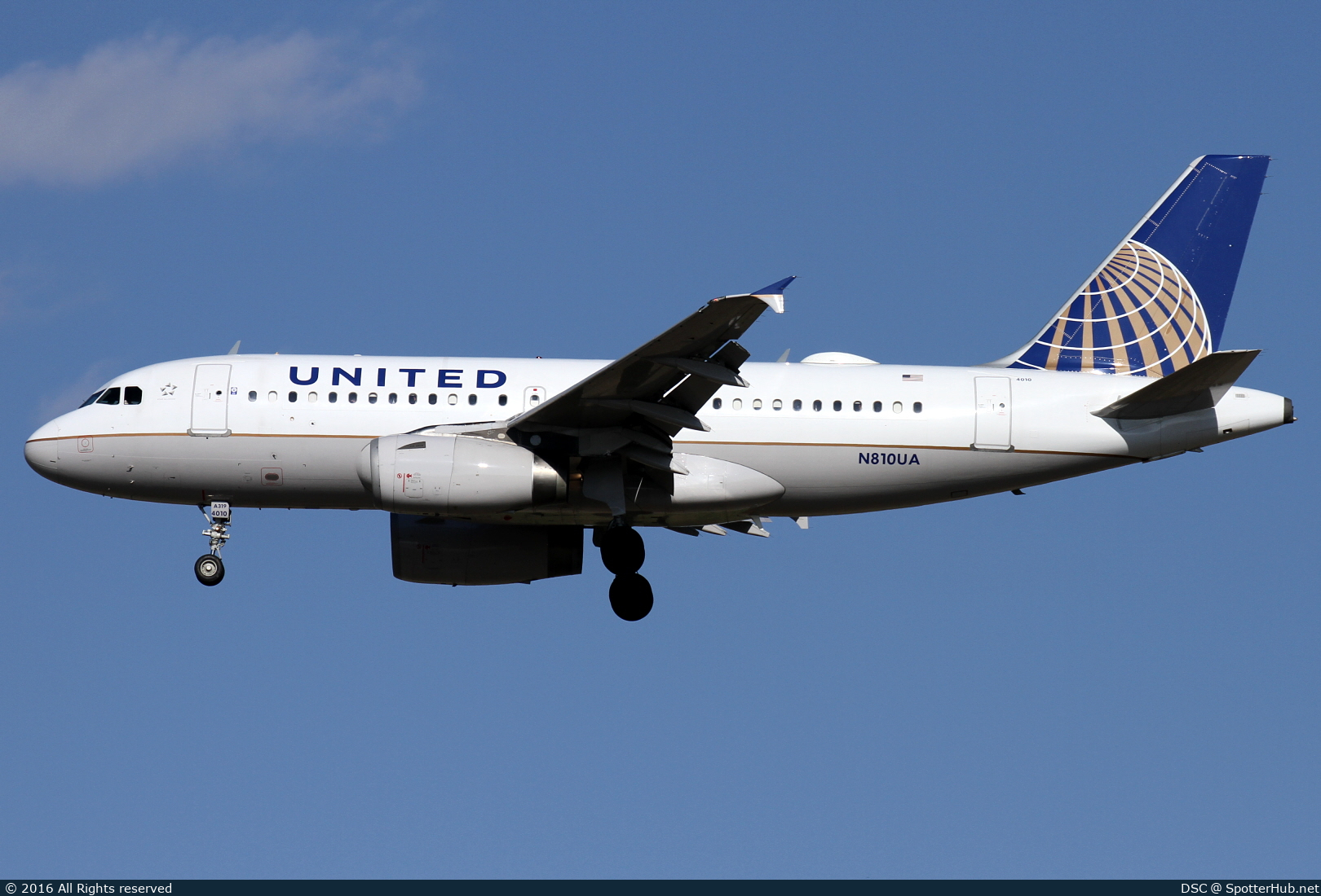 Photo of N810UA - Airbus A319-131 operated by United Airlines