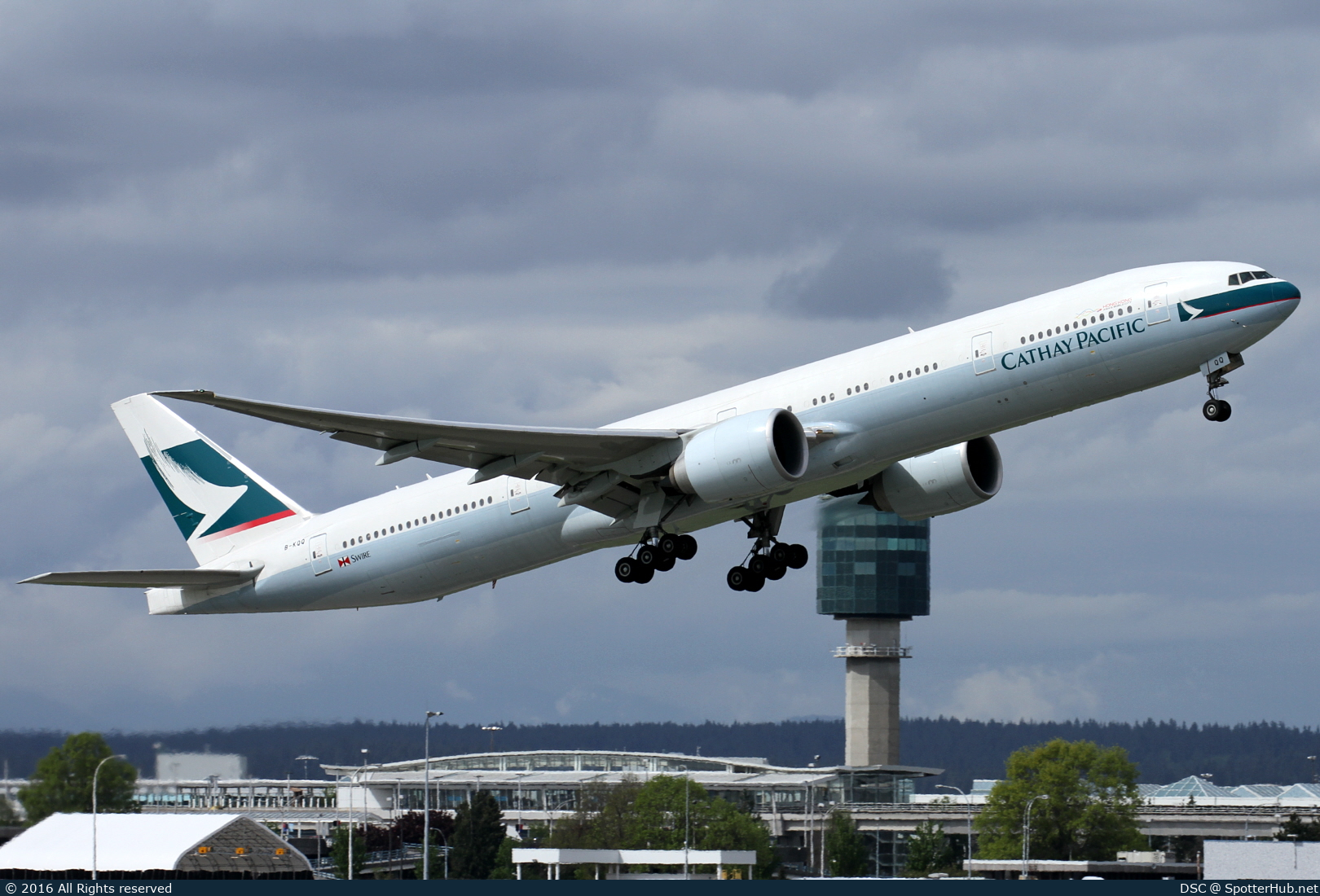 Photo of B-KQQ - Boeing 777-367(ER) operated by Cathay Pacific Airways