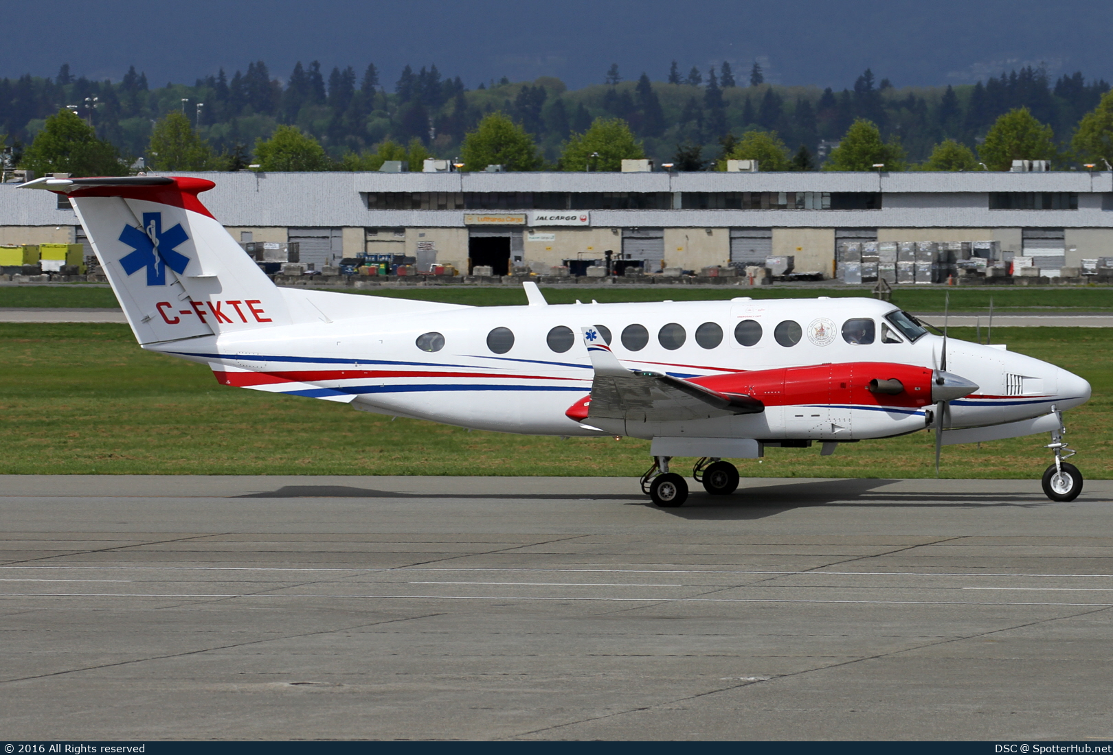 Photo of C-FKTE - Beechcraft B300 Super King Air 350 operated by Carson Air