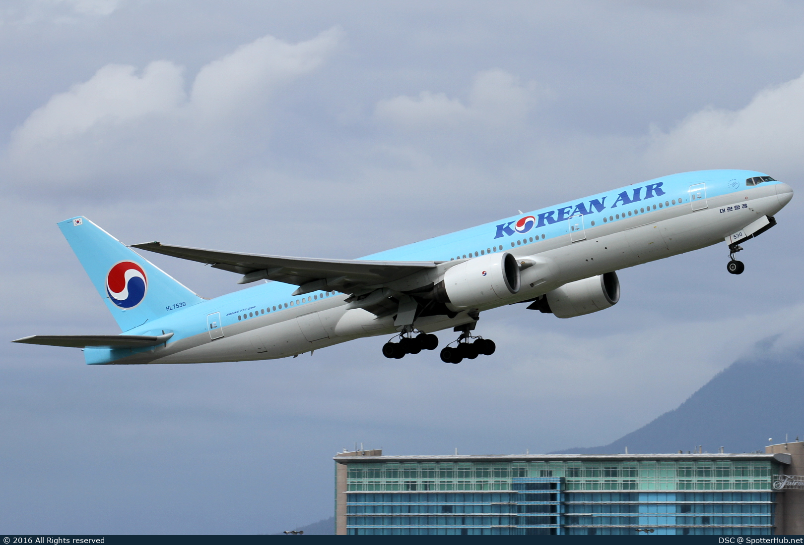 Photo of HL7530 - Boeing 777-2B5(ER) operated by Korean Air