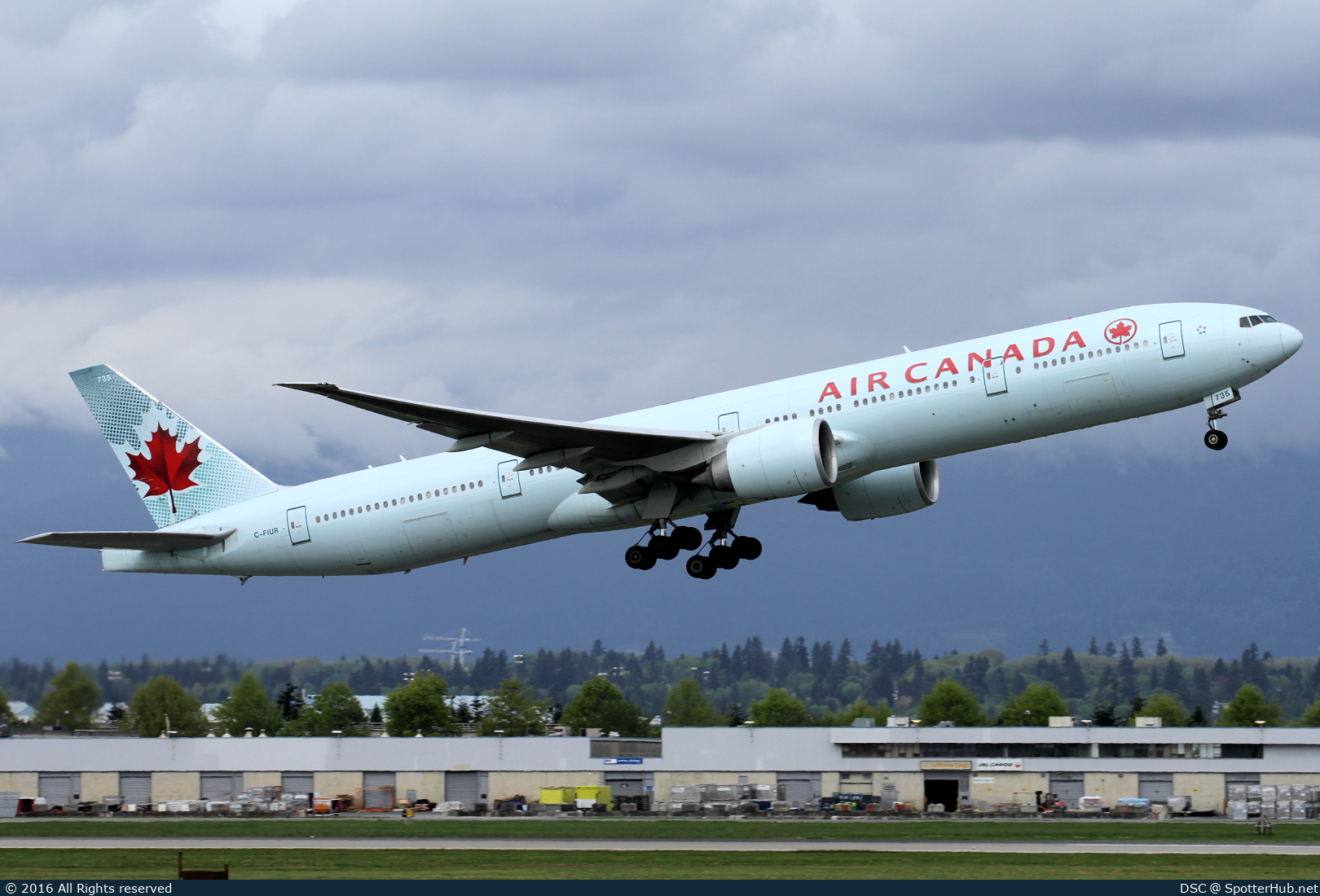 Photo of C-FIUR - Boeing 777-333(ER) operated by Air Canada