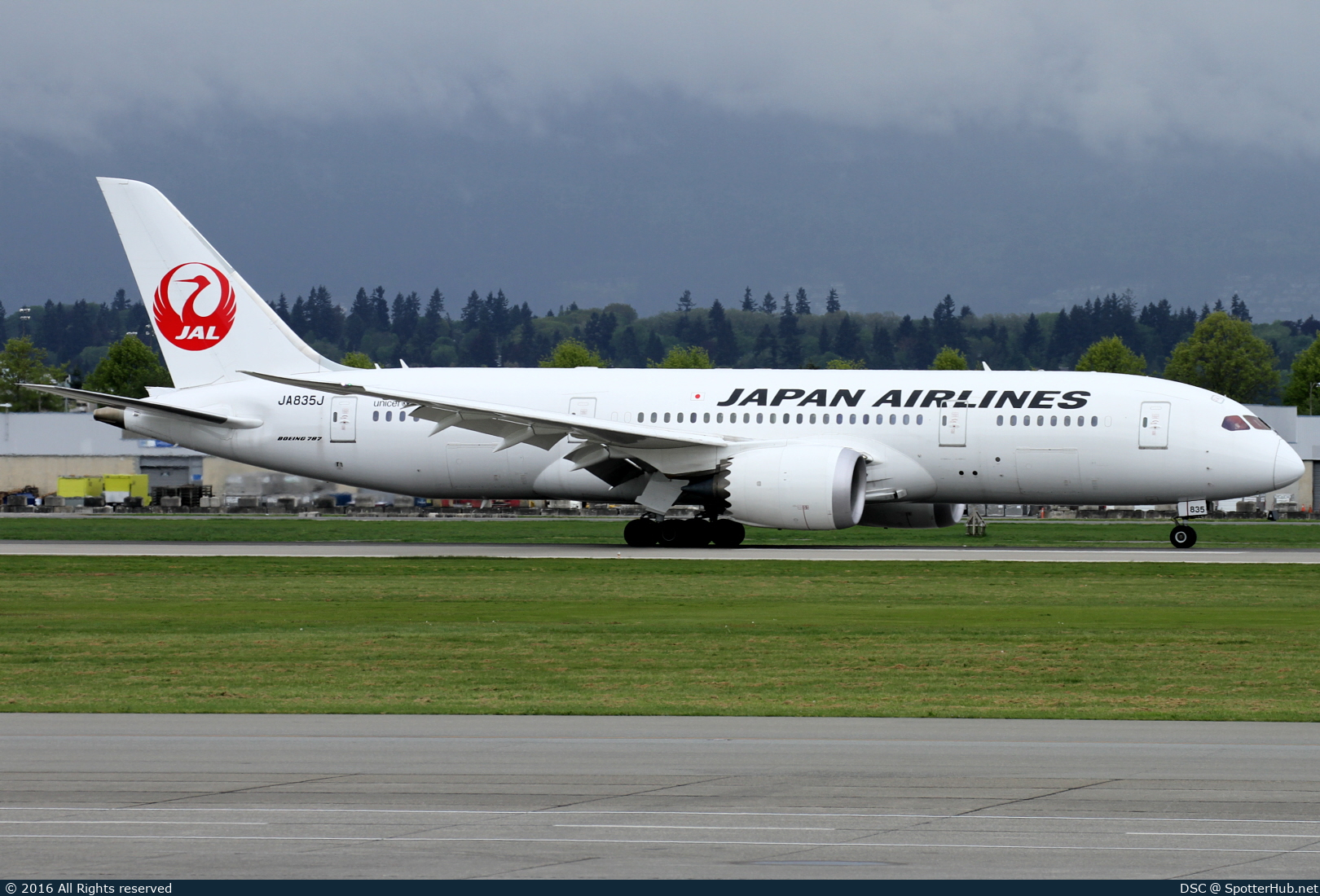 Photo of JA835J - Boeing 787-8 Dreamliner operated by Japan Airlines