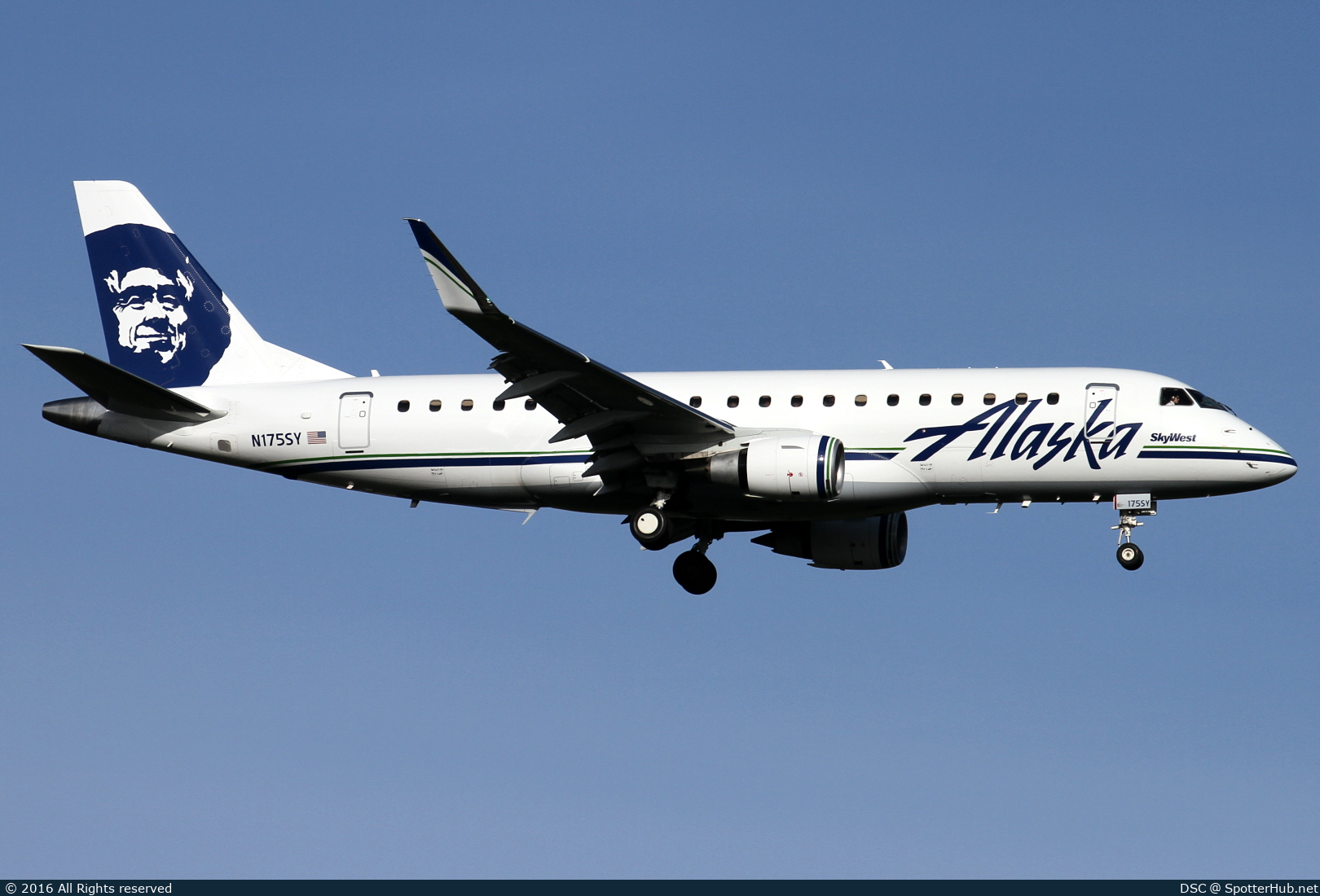 Photo of N175SY - Embraer ERJ-175LR operated by Alaska Airlines (opb Skywest Airlines)