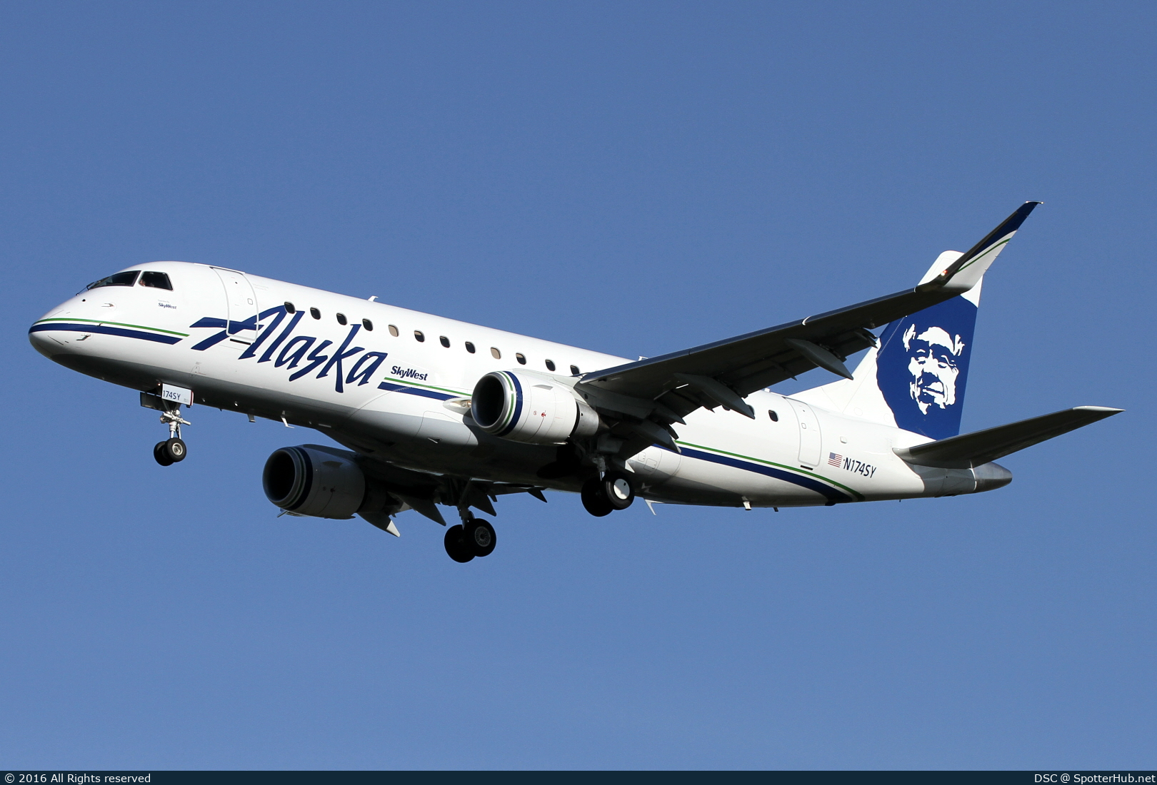 Photo of N174SY - Embraer ERJ-175LR operated by Alaska Airlines (opb Skywest Airlines)