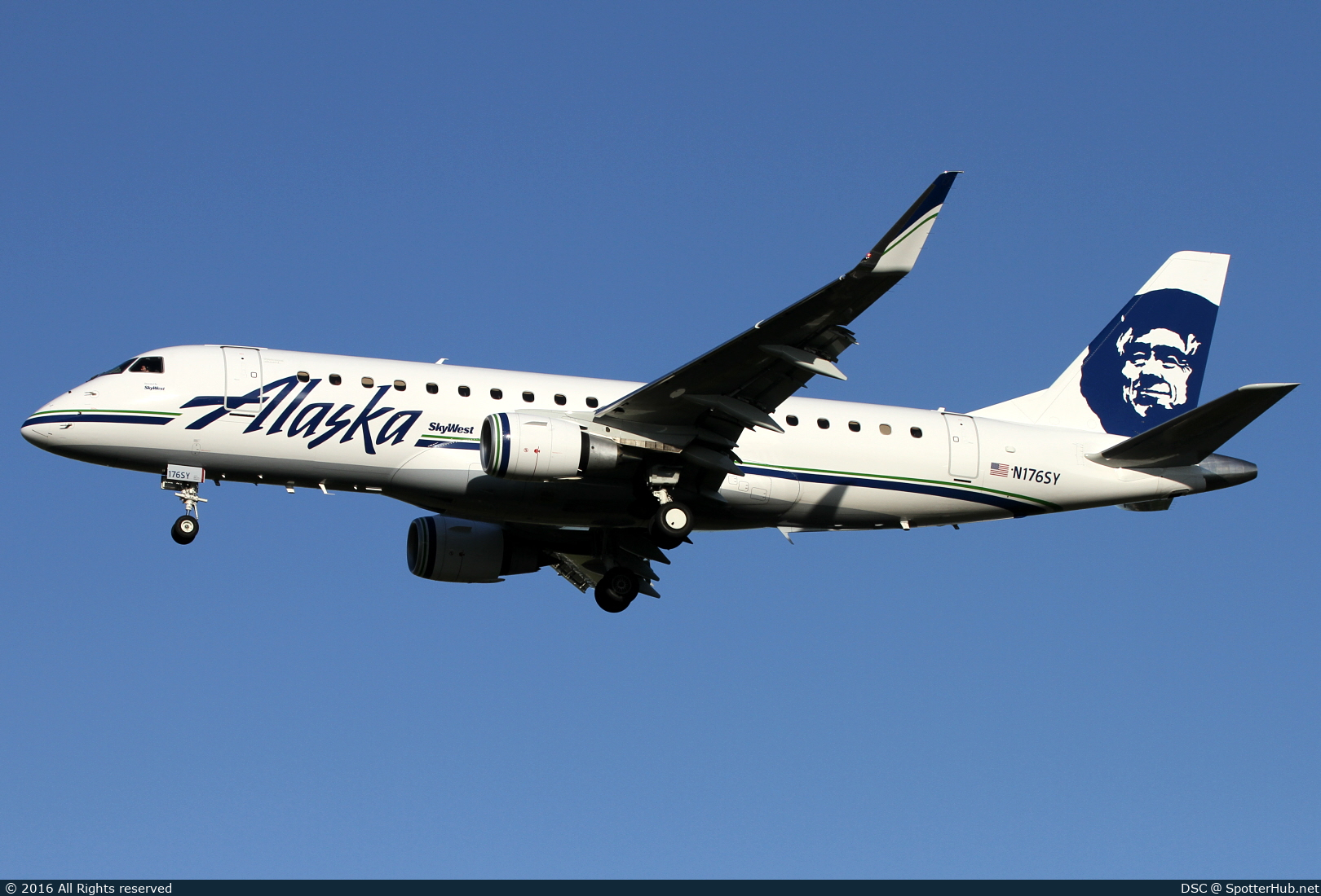 Photo of N176SY - Embraer ERJ-175LR operated by Alaska Airlines (opb Skywest Airlines)