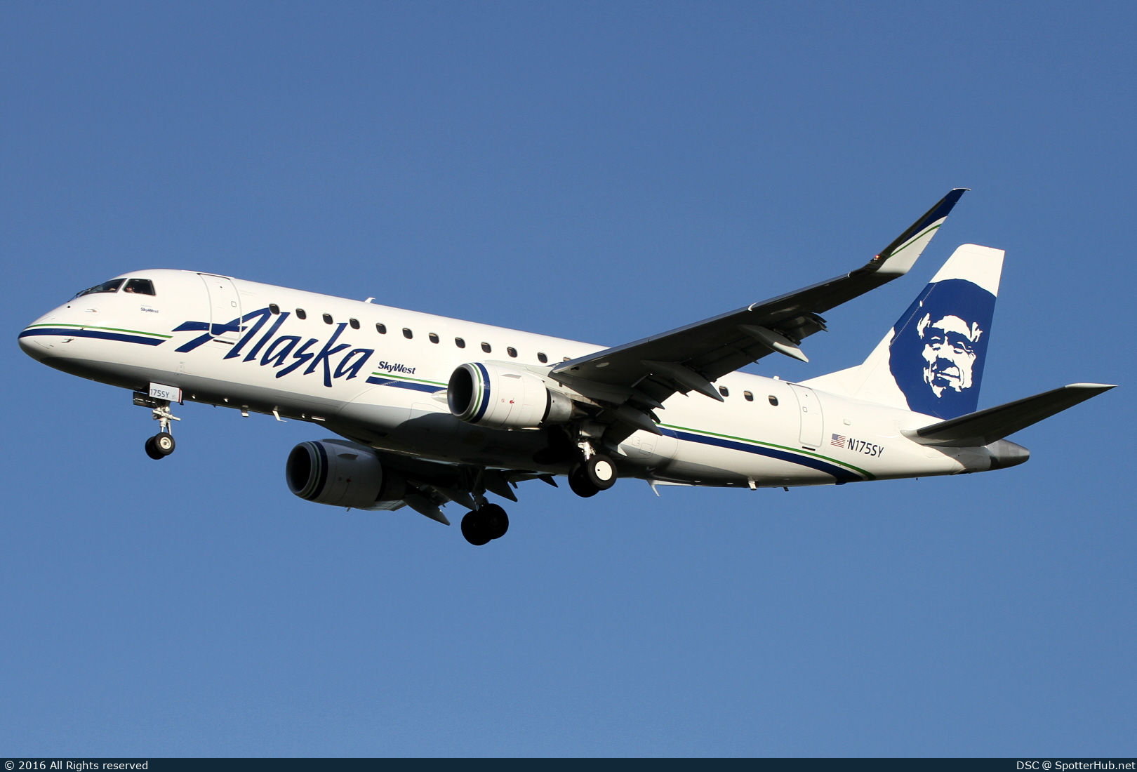Photo of N175SY - Embraer ERJ-175LR operated by Alaska Airlines (opb Skywest Airlines)