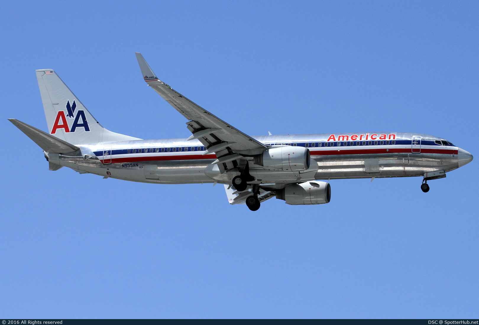 Photo of N955AN - Boeing 737-823 operated by American Airlines