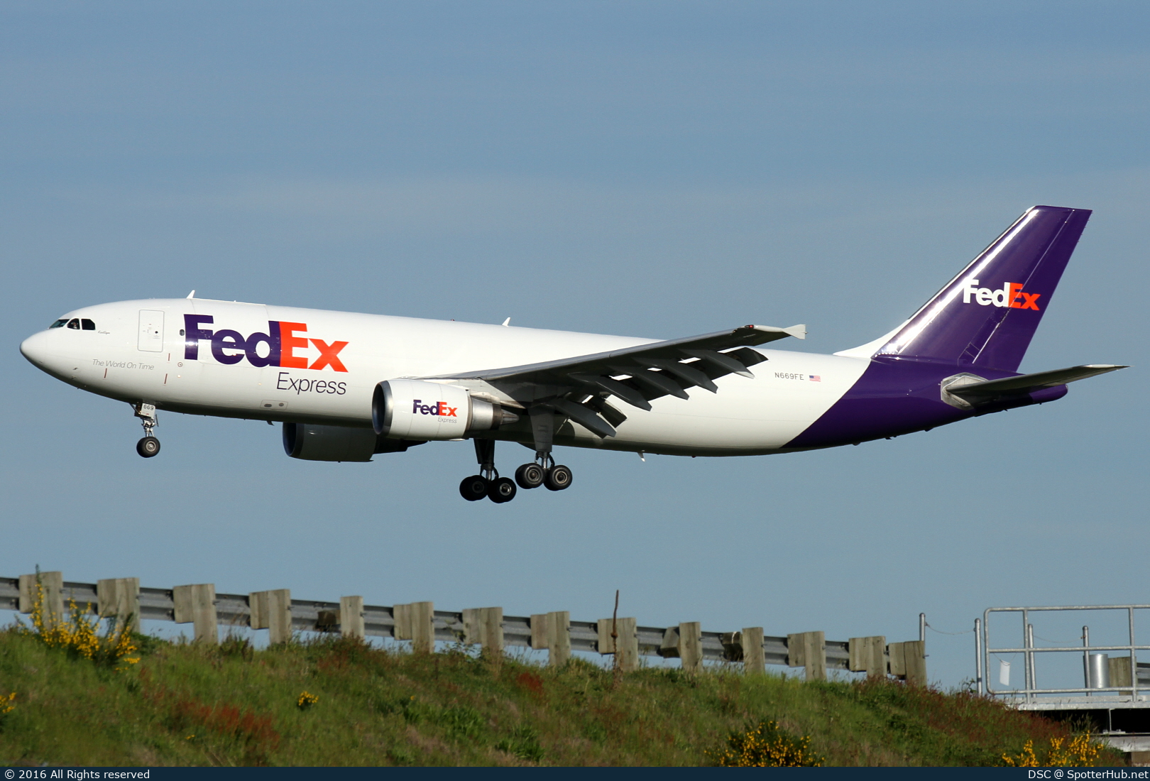 Photo of N669FE - Airbus A300F4-605R operated by FedEx