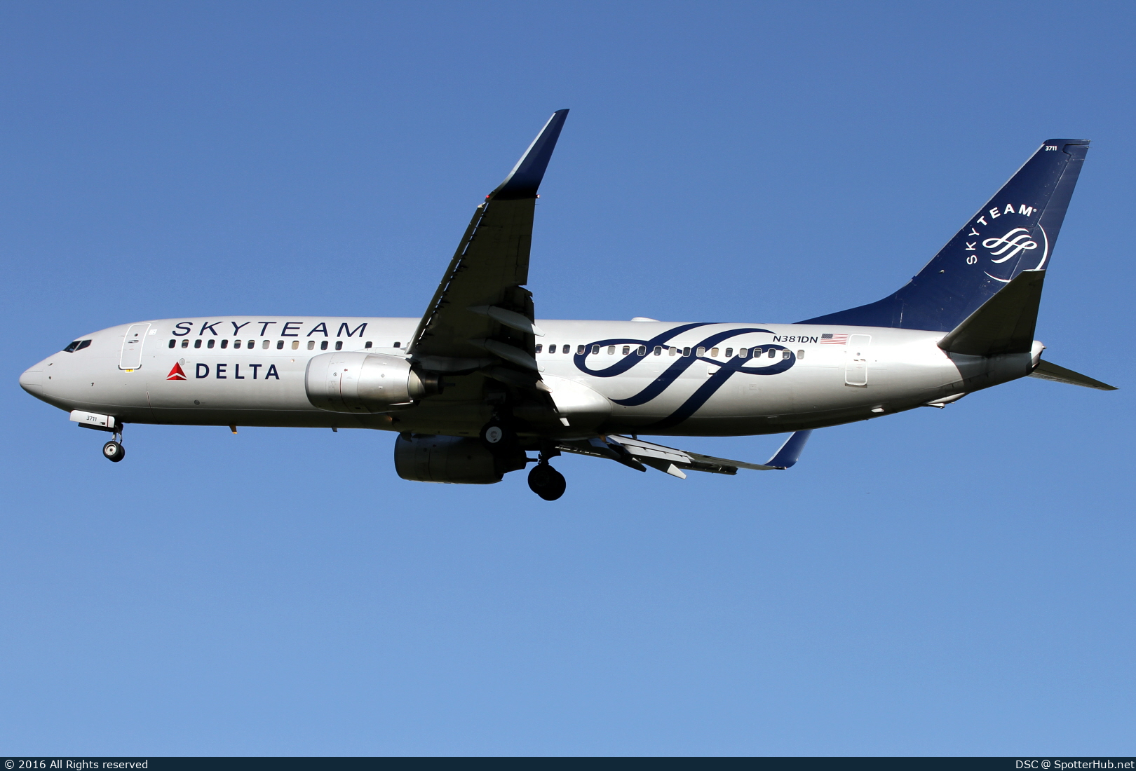 Photo of N381DN - Boeing 737-832 operated by Delta Air Lines