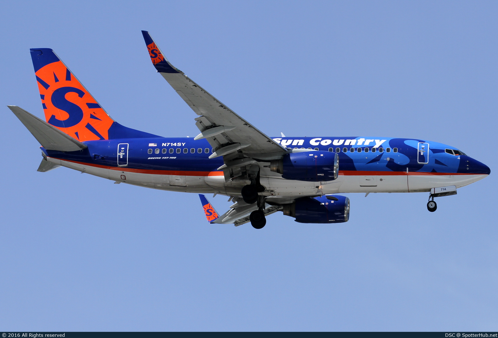 Photo of N714SY - Boeing 737-752 operated by Sun Country Airlines