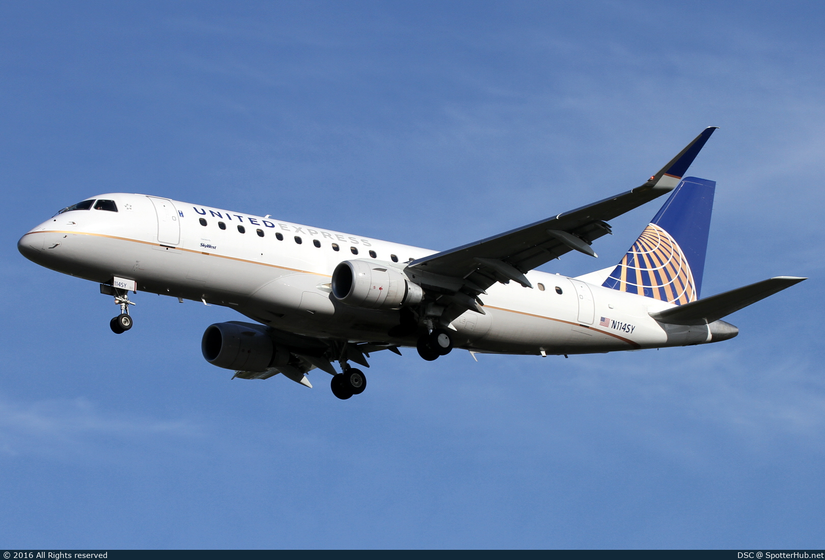 Photo of N114SY - Embraer ERJ-175LR operated by United Express (opb SkyWest Airlines)