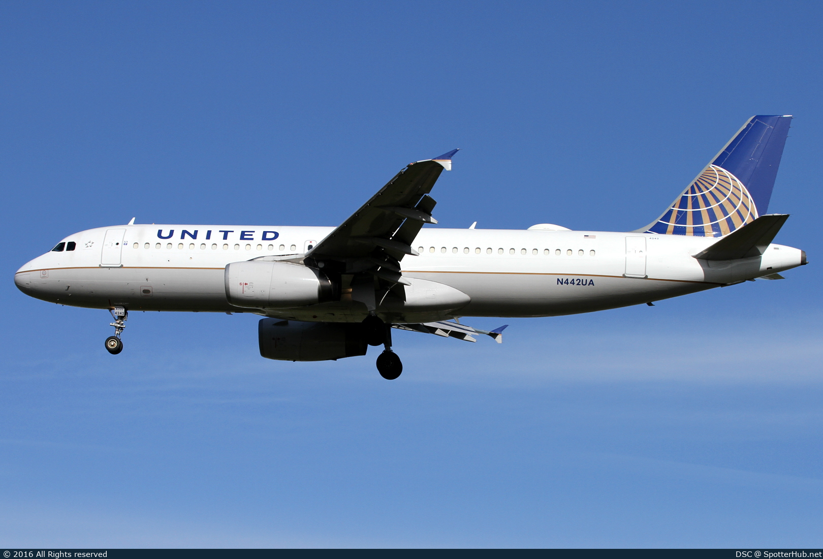 Photo of N442UA - Airbus A320-232 operated by United Airlines